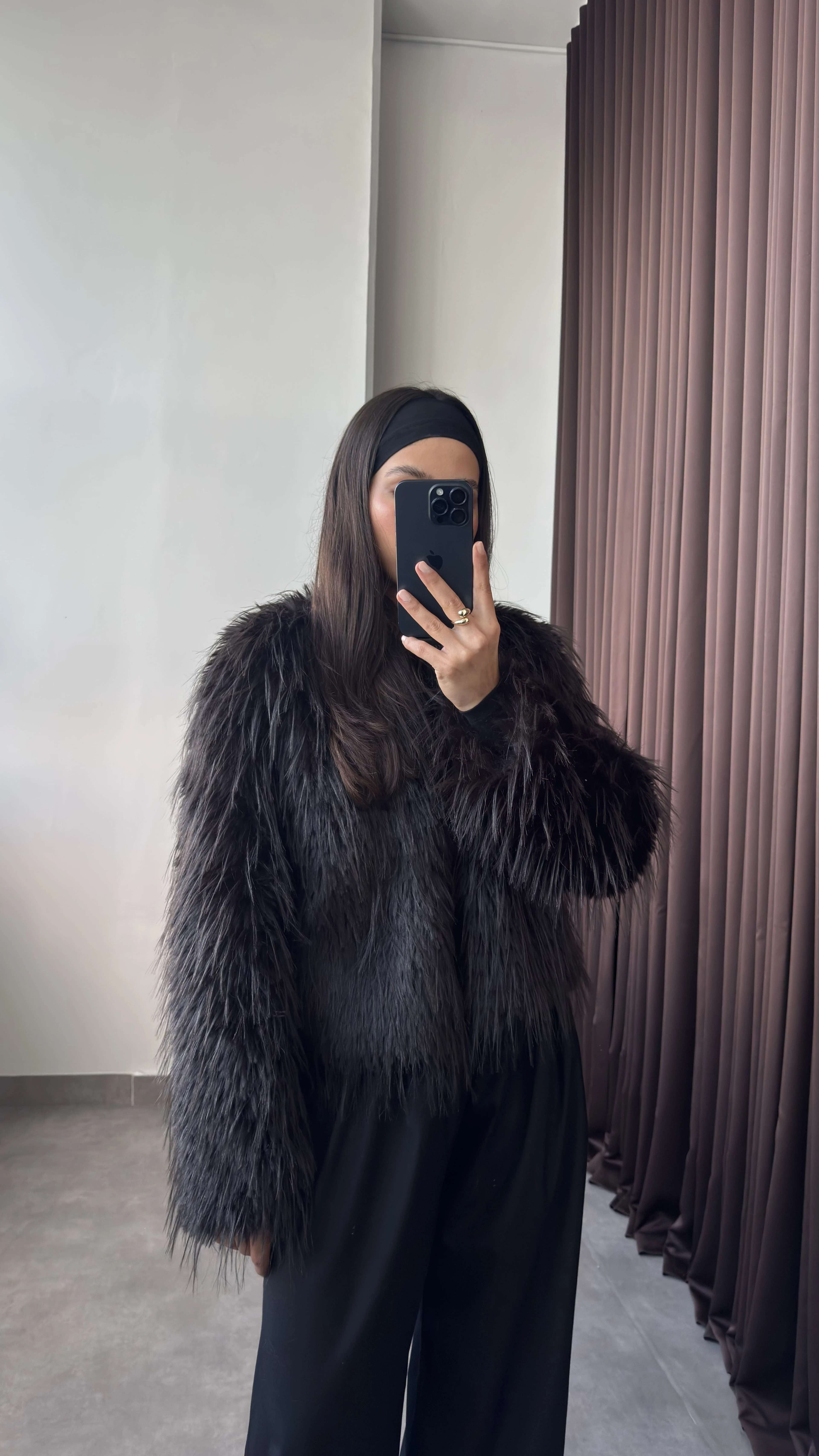 Siyah Uzun Tüylü Kadın Kürk