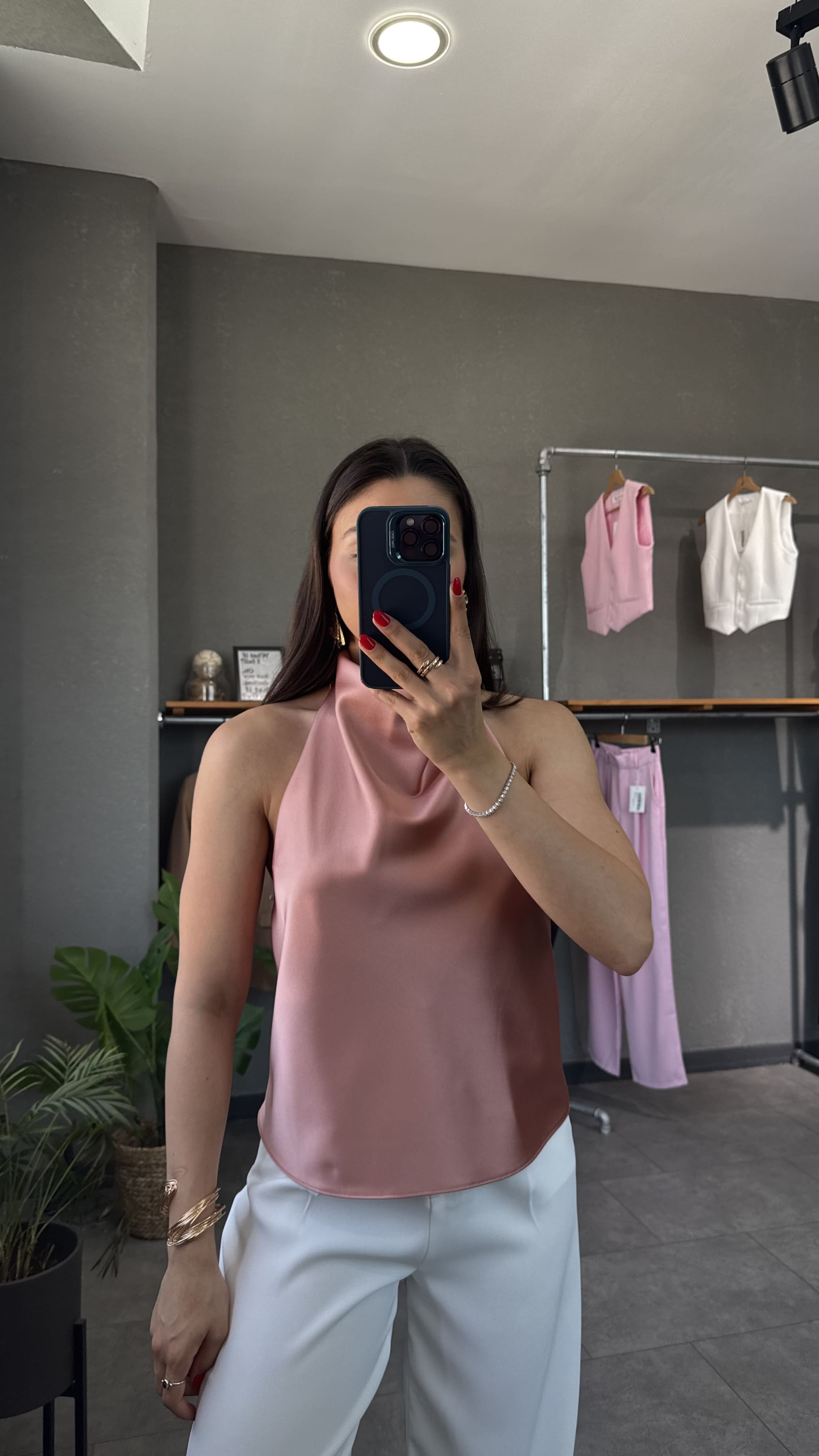 Halter Yaka Sırt Dekolteli Saten Bluz - Pembe
