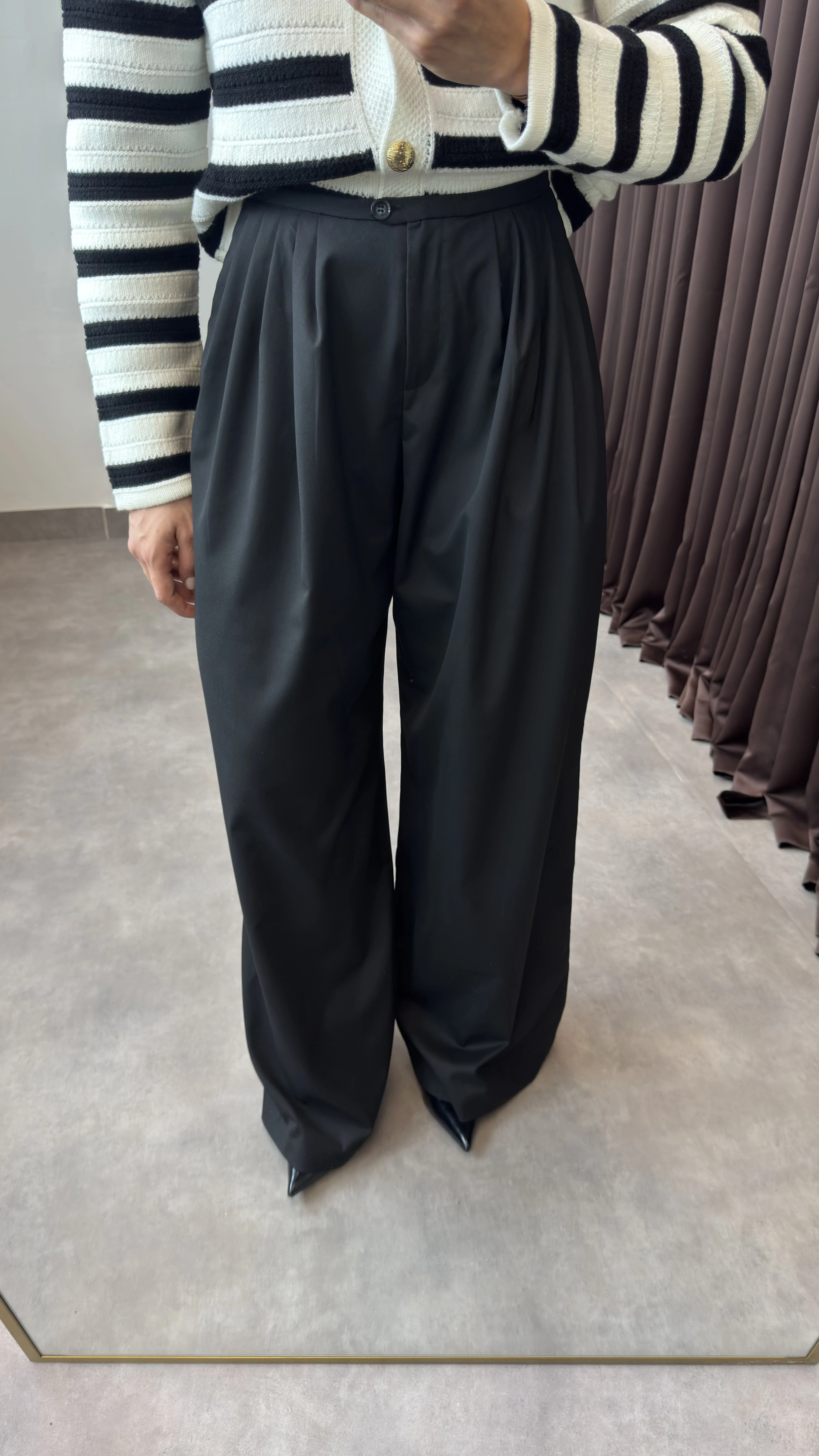 Pile Detaylı Yüksek Bel Bol Kesim Siyah Kadın Pantolon