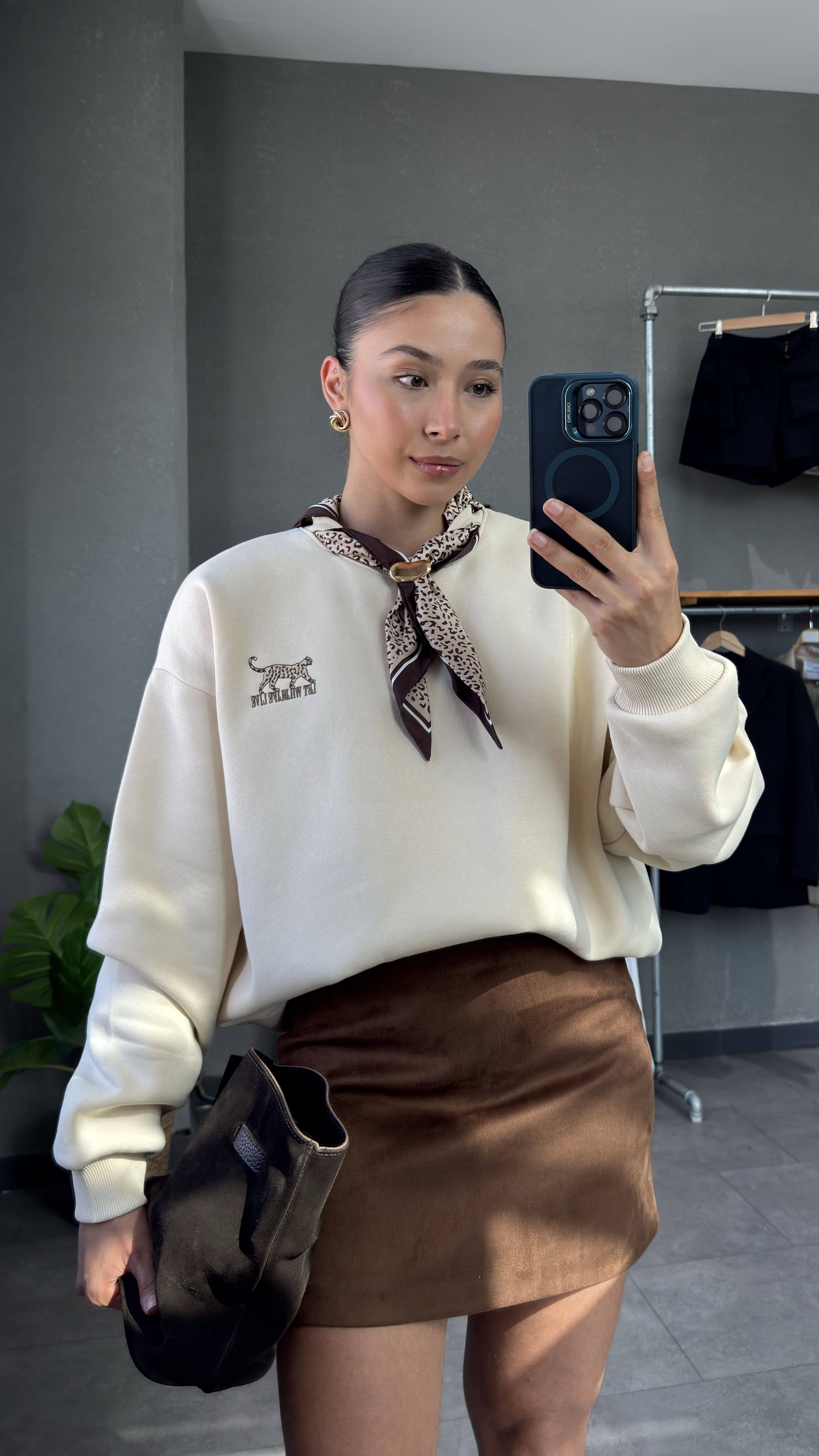 Fular Ve Nakış Detaylı Sweatshirt