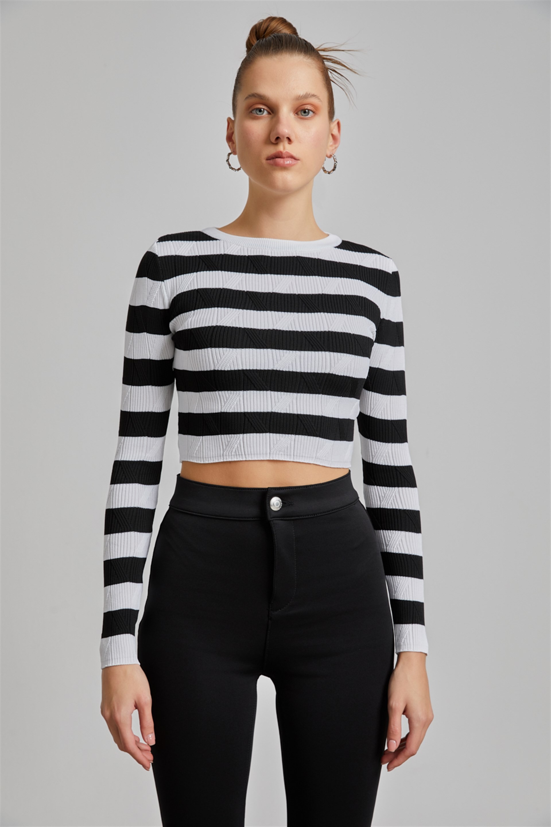 Siyah Çizgili Crop Triko
