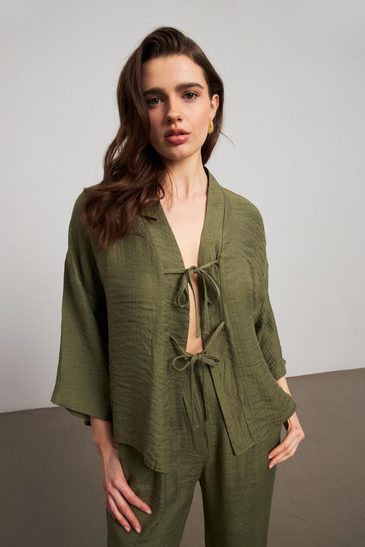 Fiyonklu  Müslin Kimono Haki Bluz