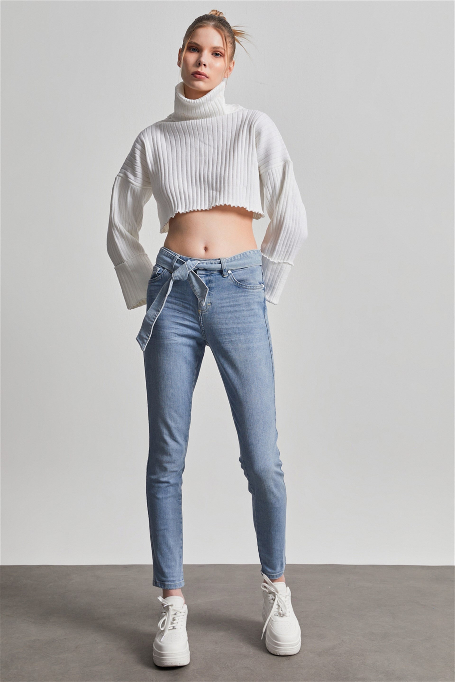 Kadın Buz Mavi Orta Bel Beli Kemerli Skinny Jean