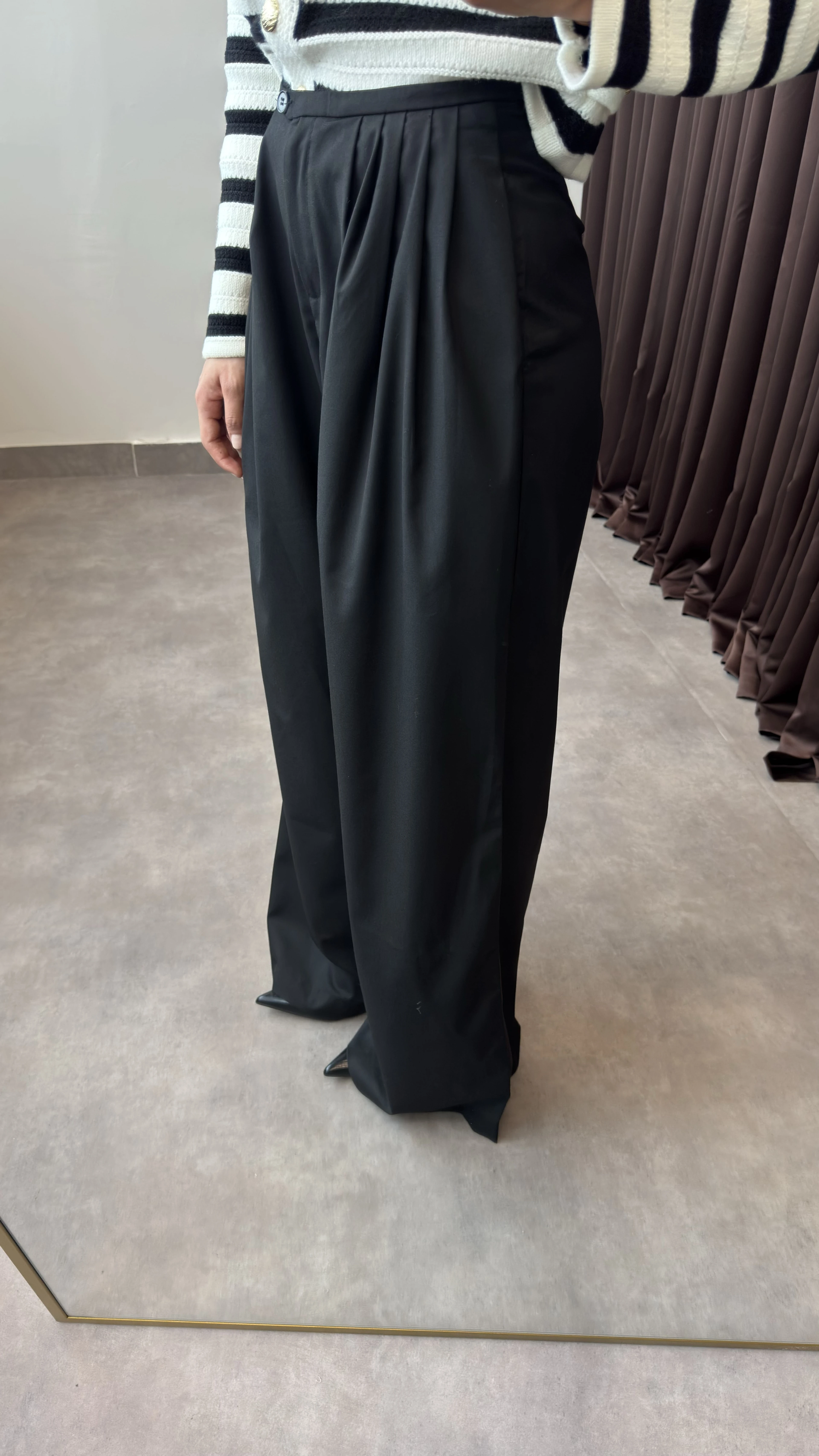 Pile Detaylı Yüksek Bel Bol Kesim Siyah Kadın Pantolon