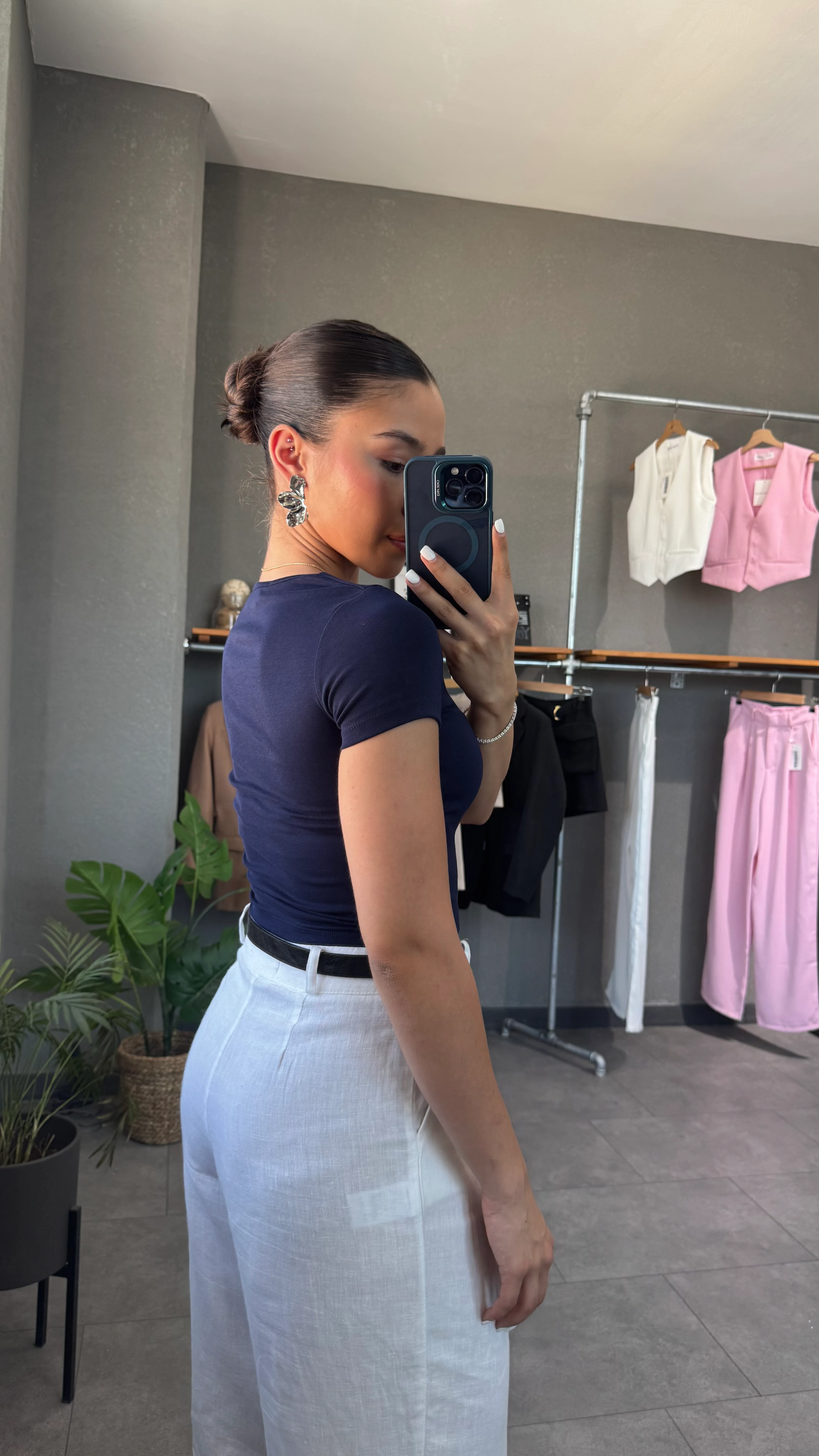 Kare Yaka Lacivert Kadın Tişört