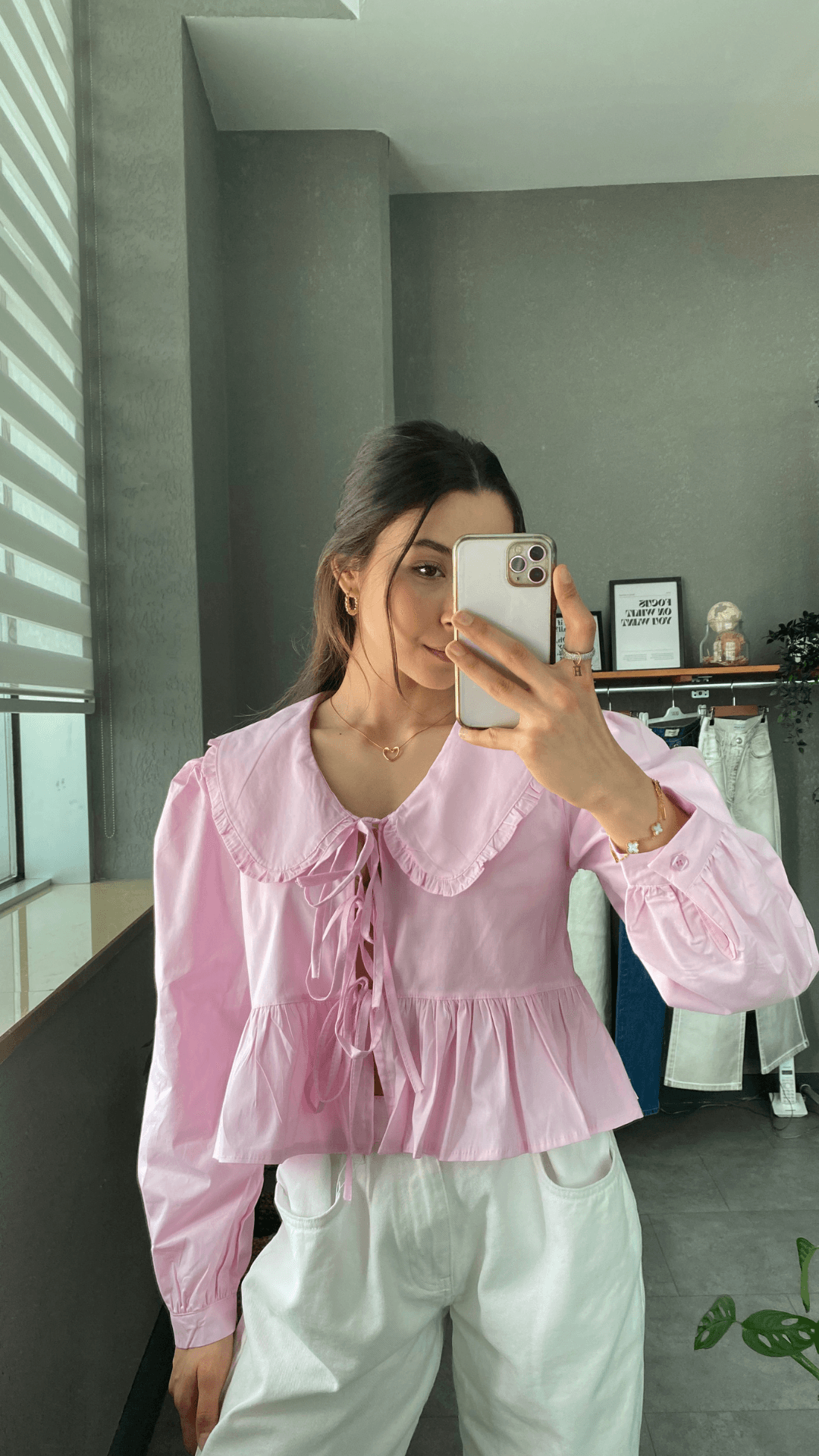 Bebe Yaka Pembe Fiyonklu Kadın Gömlek