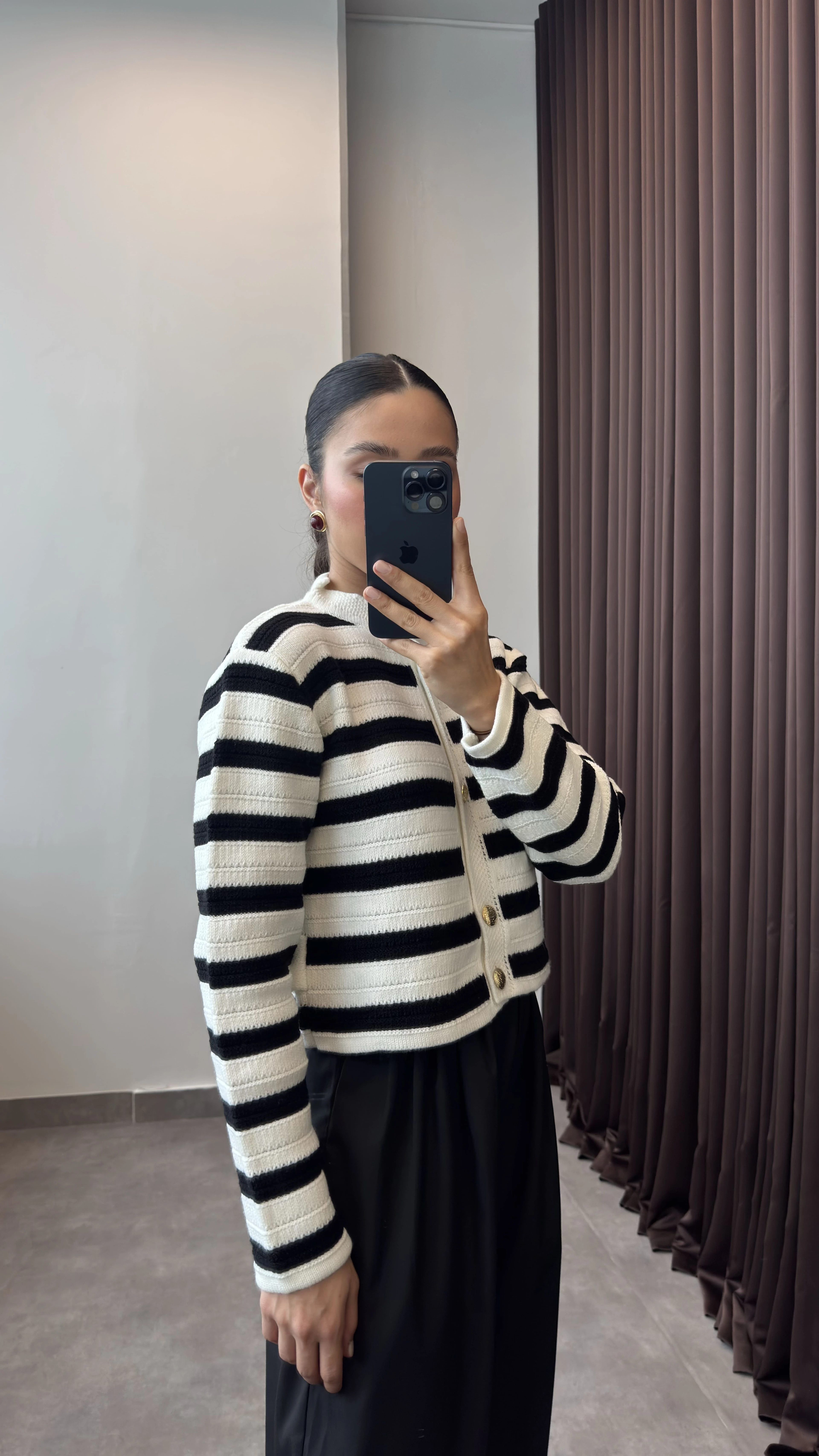 Çizgili Gold Düğme Detaylı Kadın Beyaz Hırka