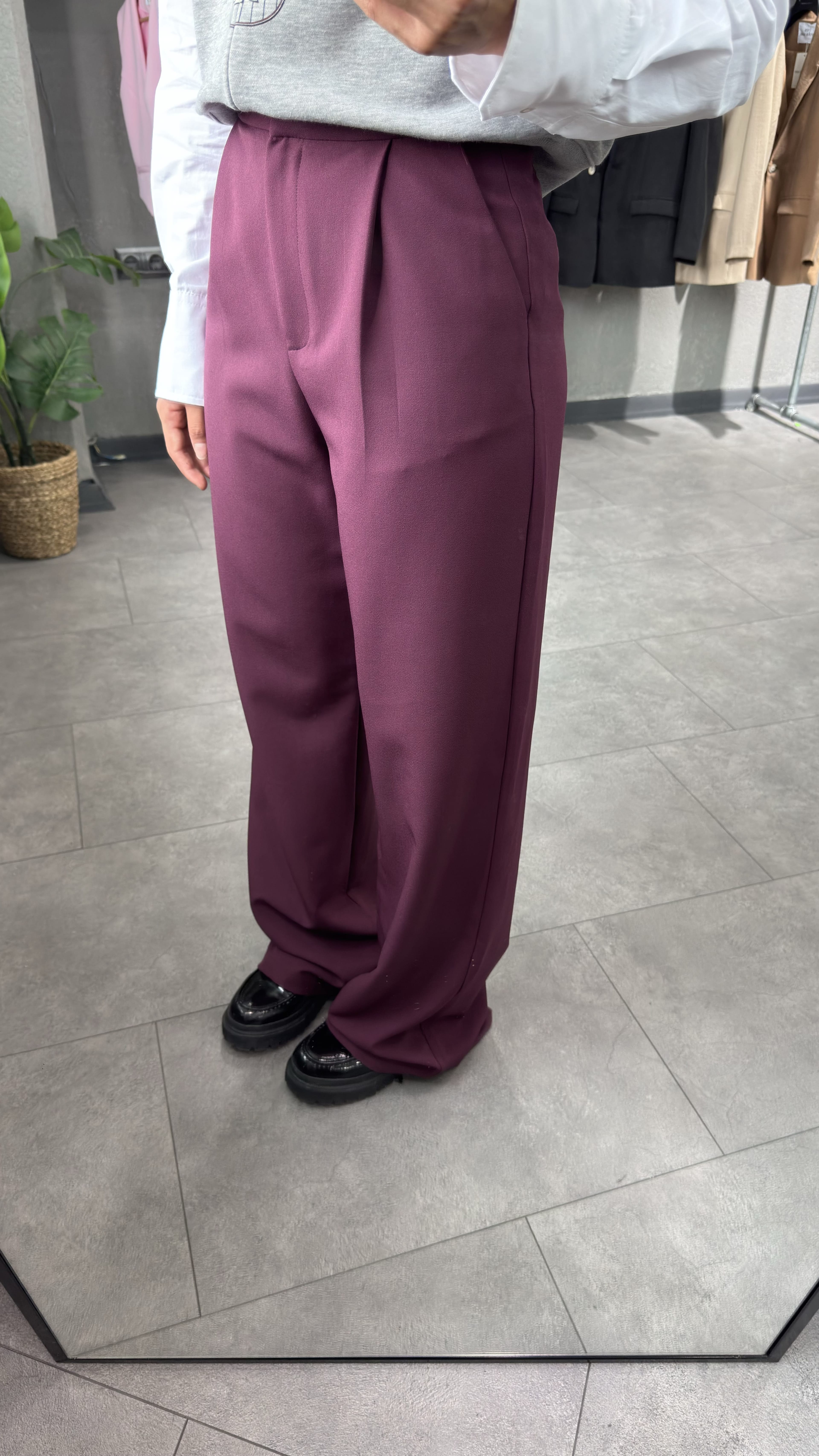 Yüksek Bel Pileli Düz Kesim Pantolon