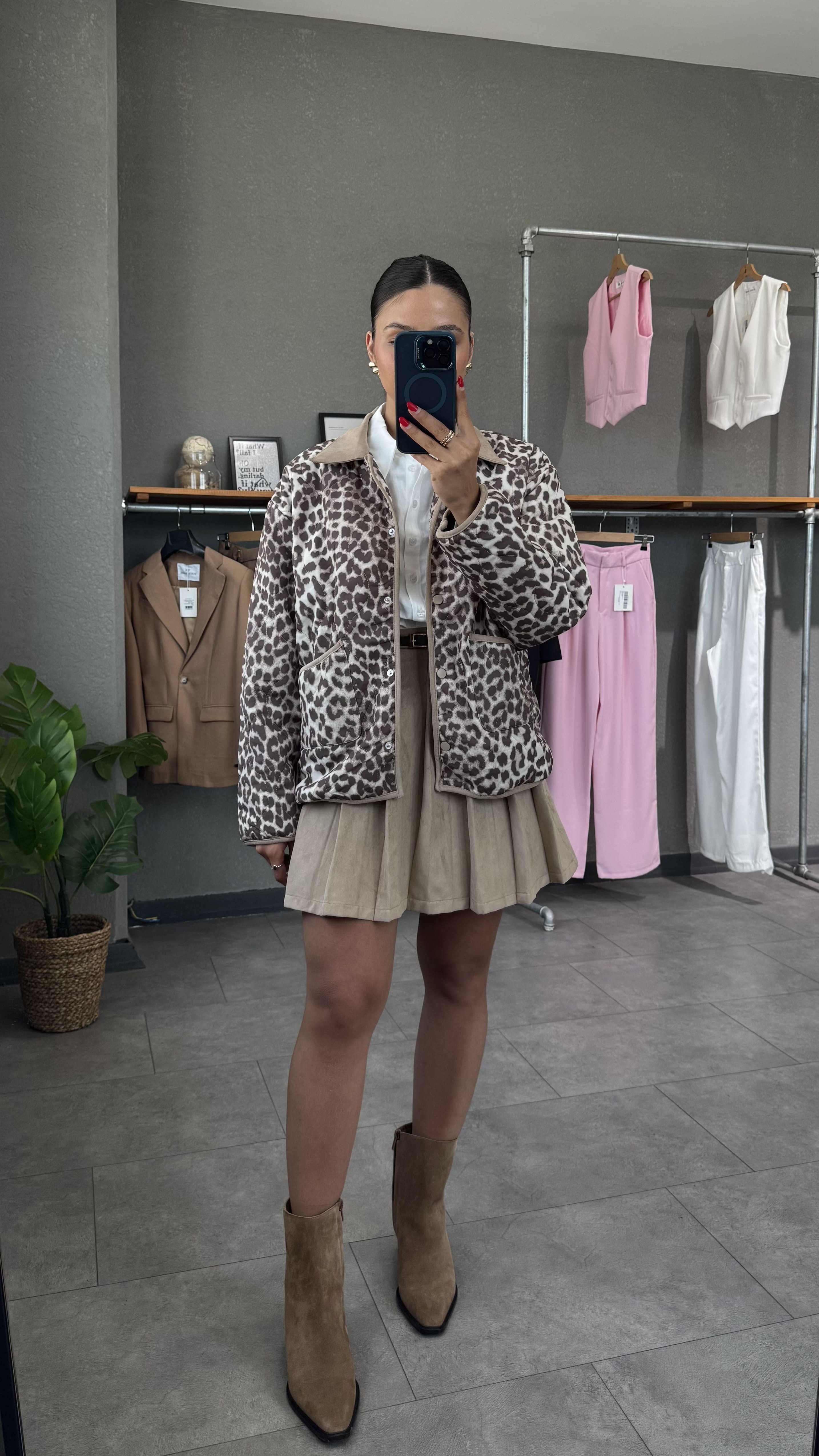 Leopar Desenli Süet Yaka Kapitone Ceket