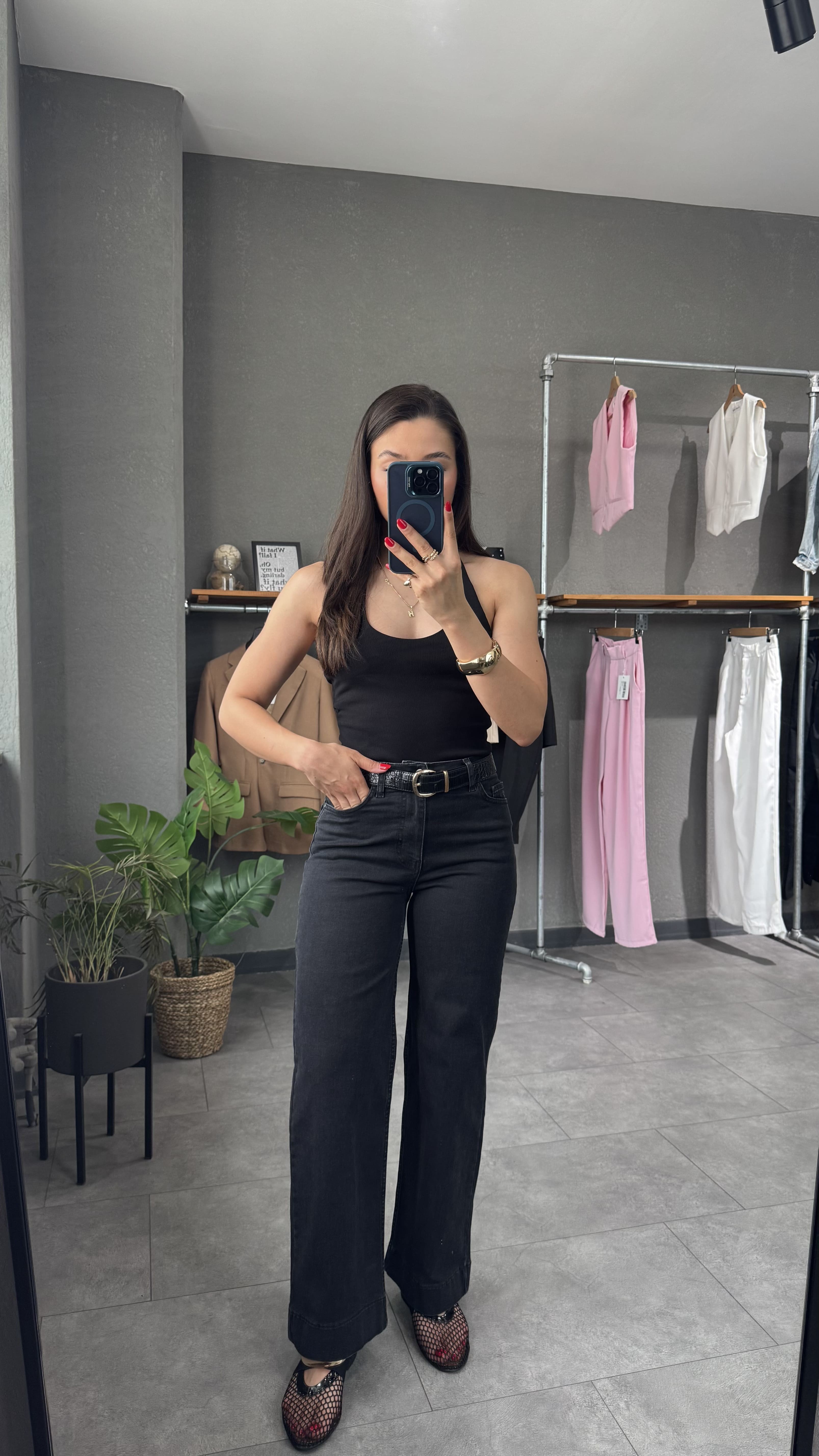 Yüksek Bel Bilek Boy Paça Detaylı Jean