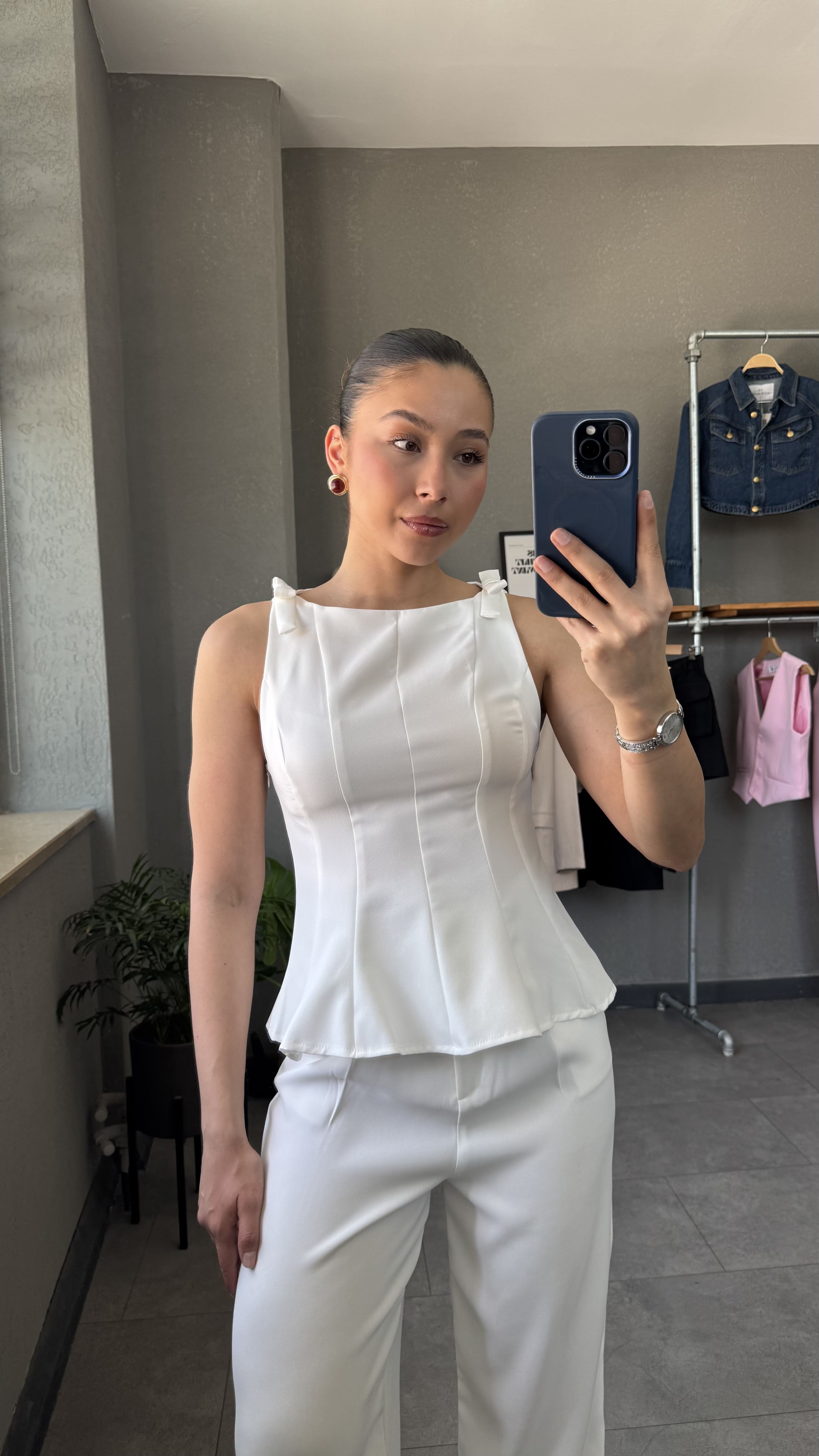 Sıfır Kol Fiyonklu Kadın Bluz