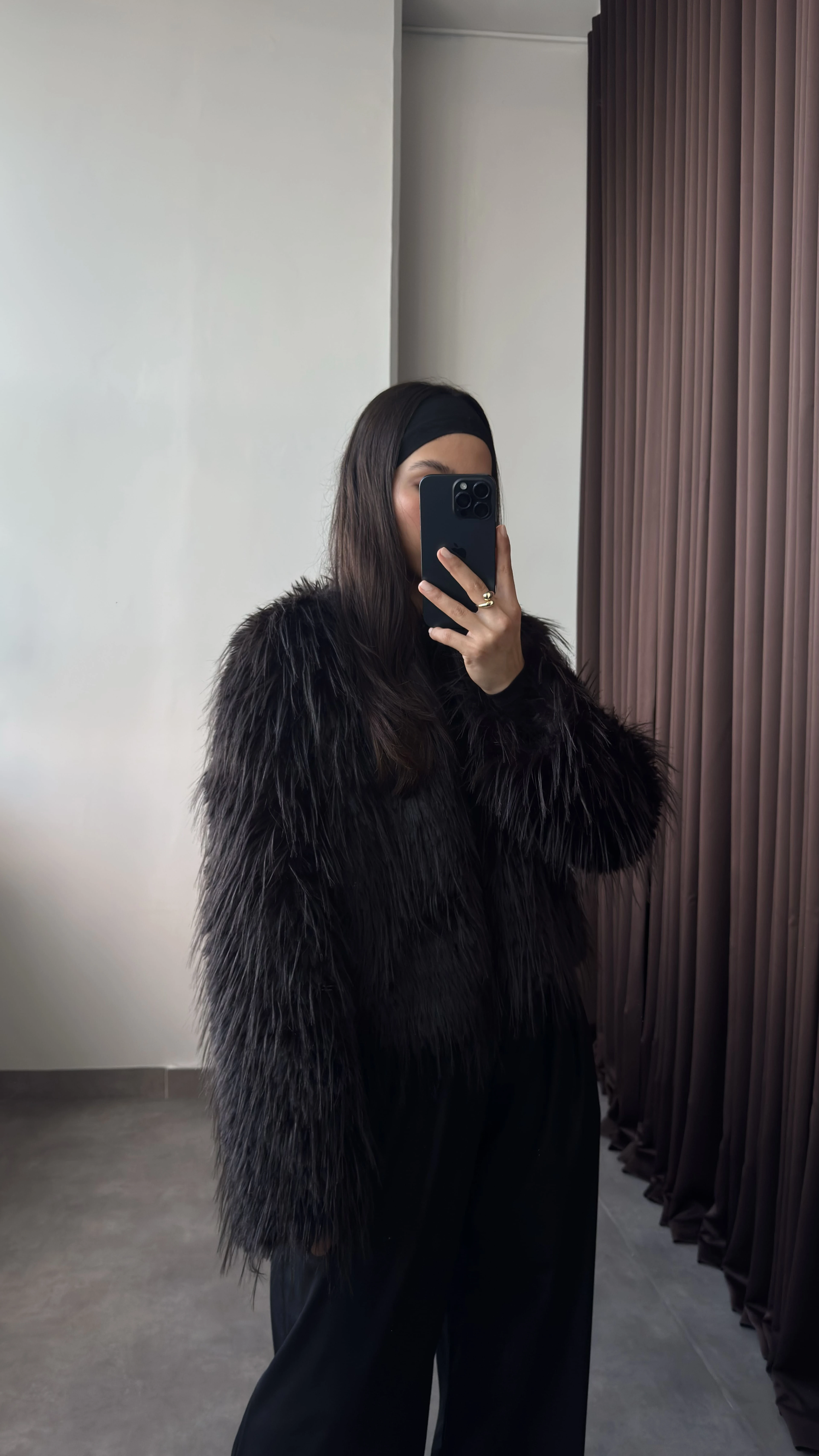 Siyah Uzun Tüylü Kadın Kürk