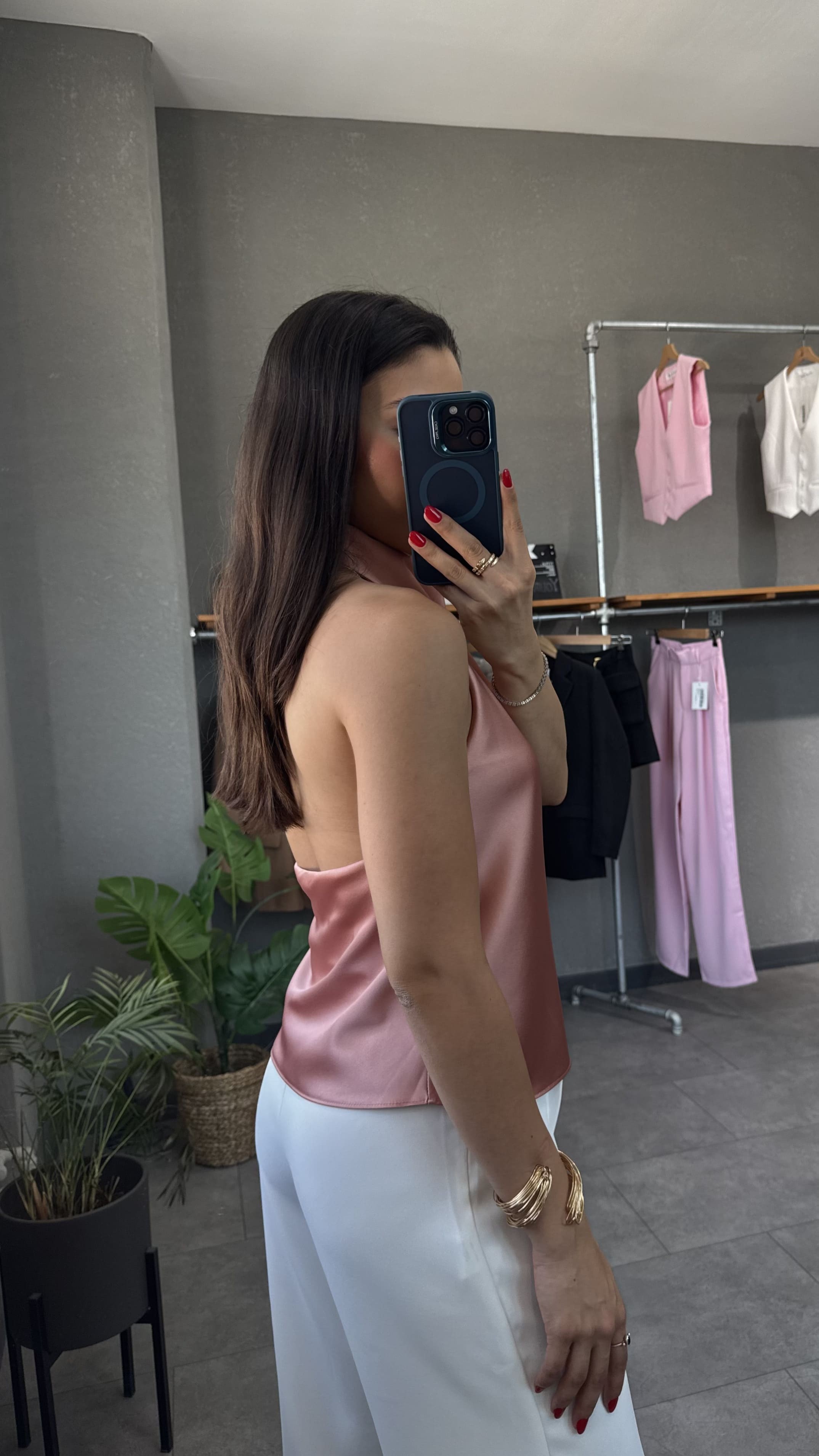 Halter Yaka Sırt Dekolteli Saten Bluz