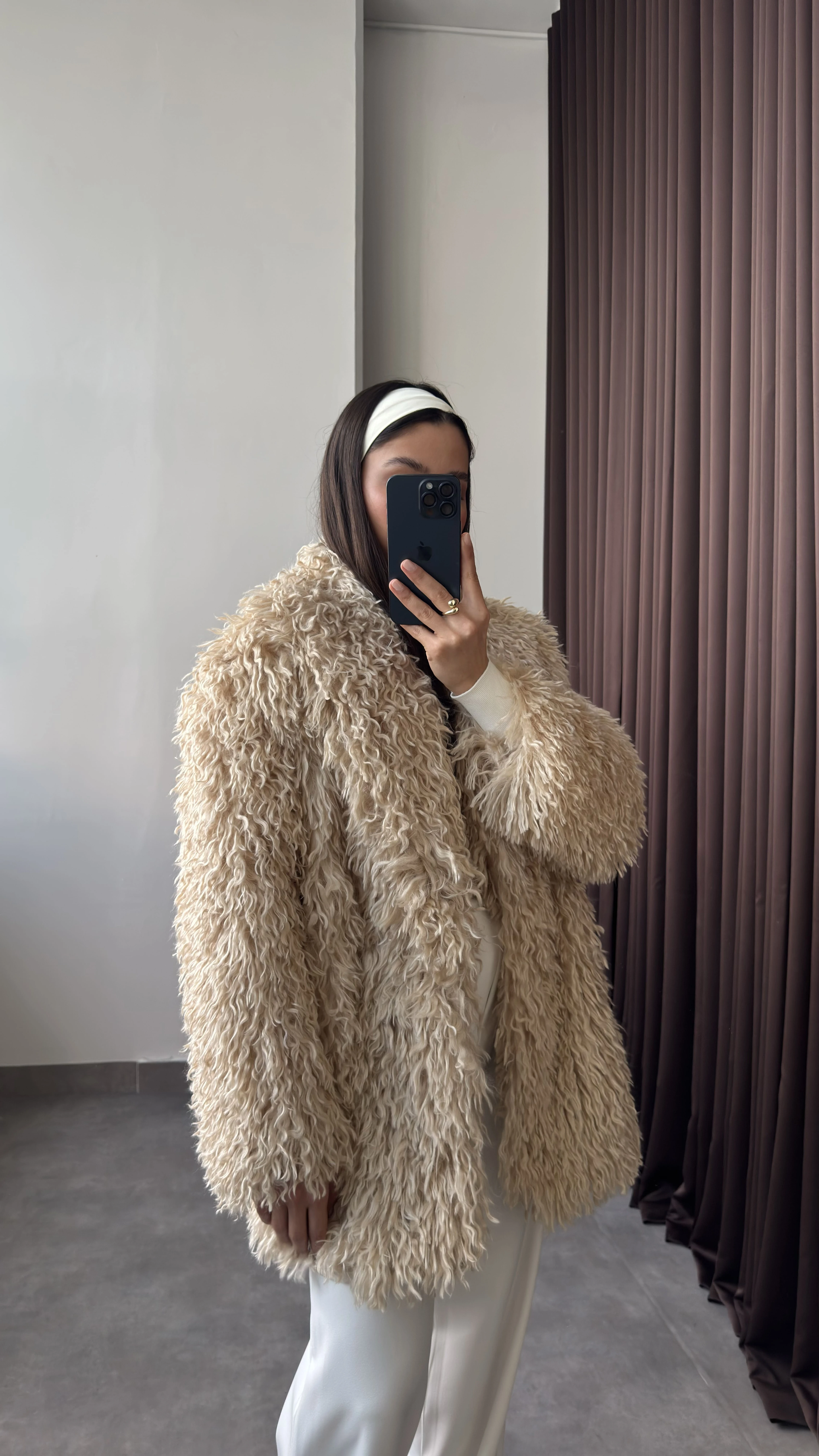 Kıvırcık Tüylü Uzun Bej Kadın Kürk