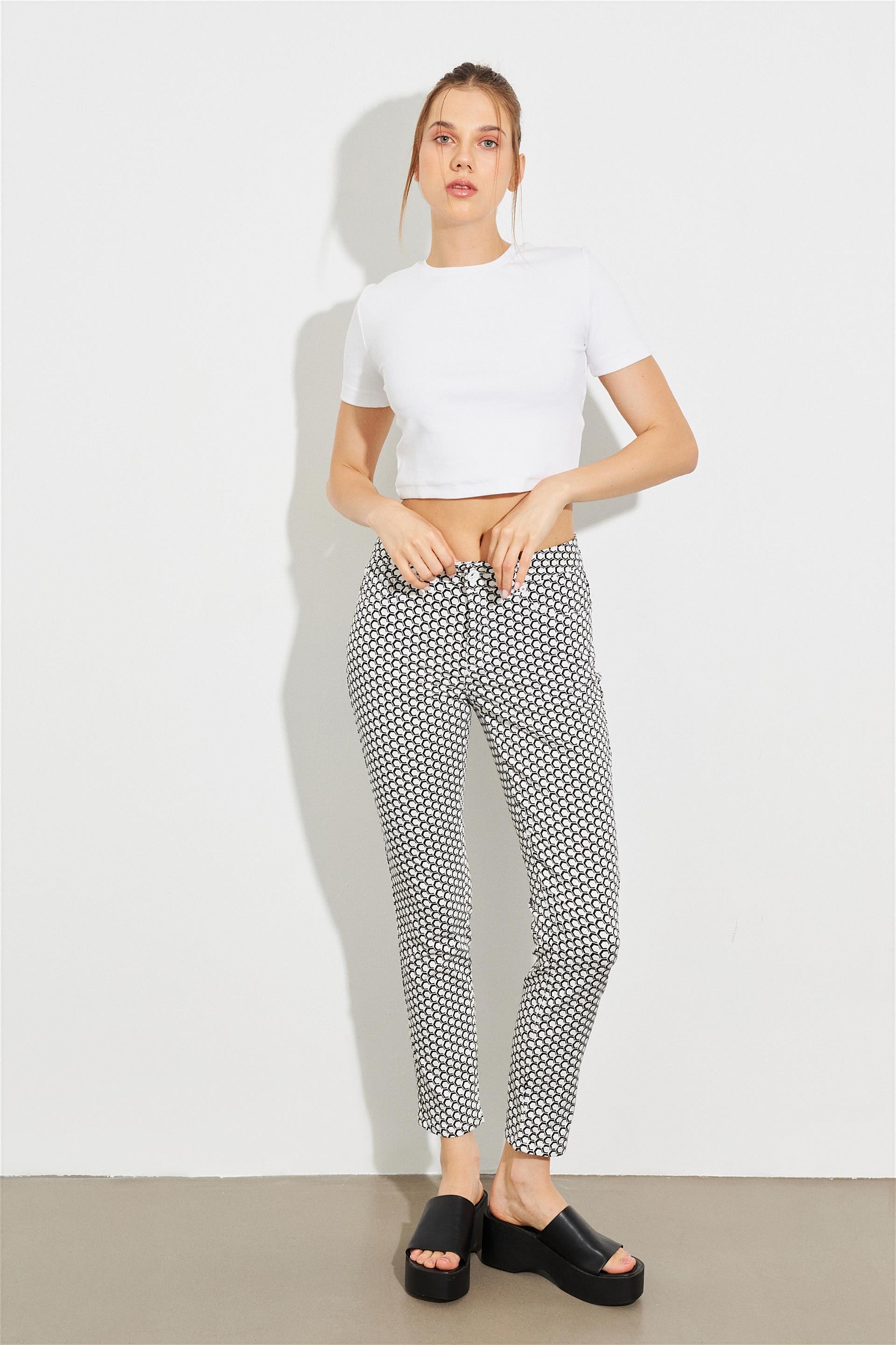 Puantiye Desen Orta Bel Skinny Jean Beyaz