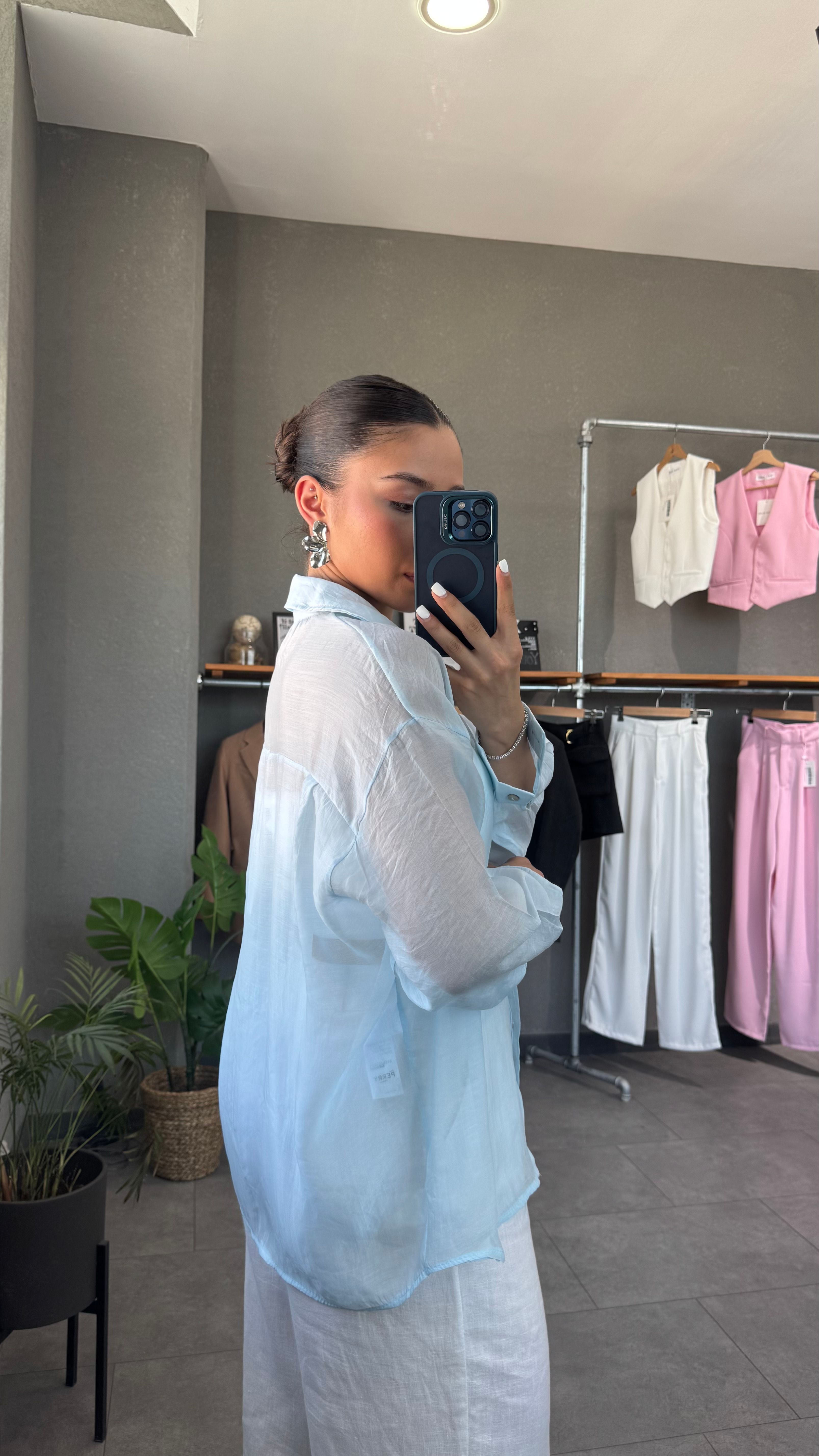 Oversize İpeksi Transparan Gömlek