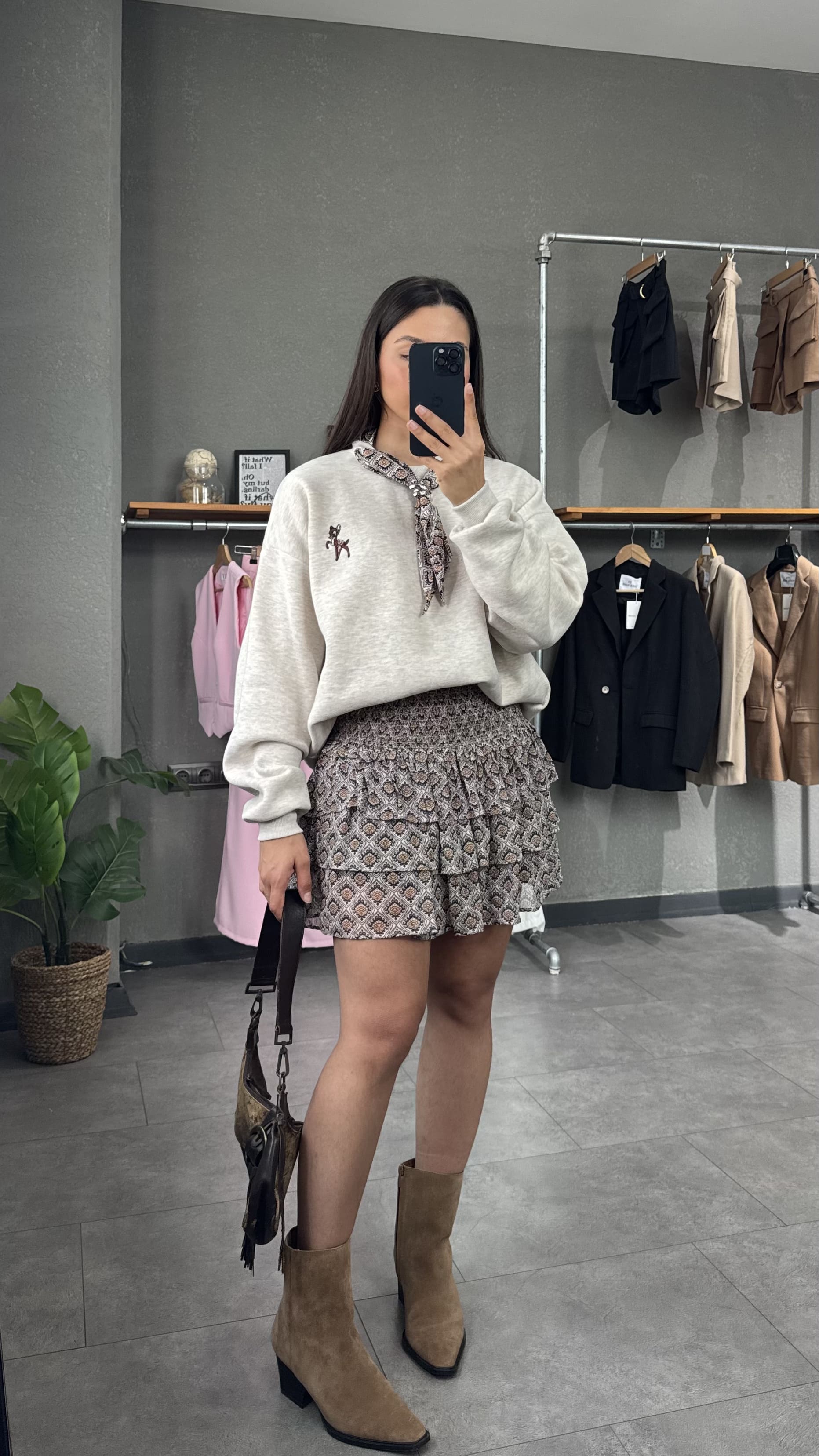 Beli Lastikli Katmanlı Desenli Mini Etek