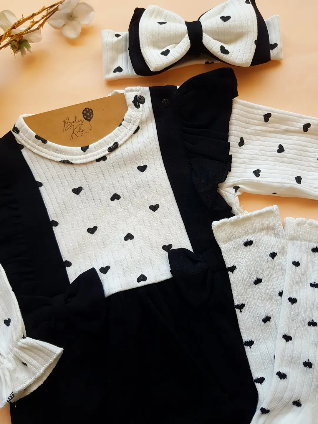 Siyah Kalp Desen Çoraplı Bandanalı Romper
