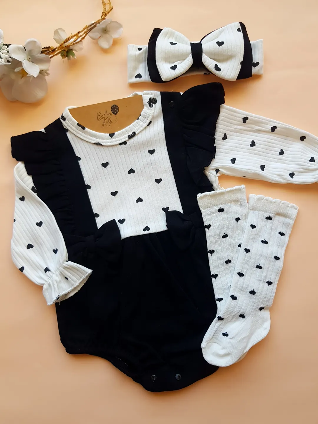Siyah Kalp Desen Çoraplı Bandanalı Romper