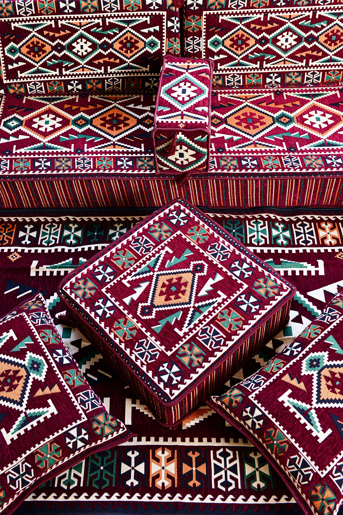 Şark Köşesi Takımı Bordo Anadolu Modeli 18 Parça (20 CM MİNDER KALINLIĞI)