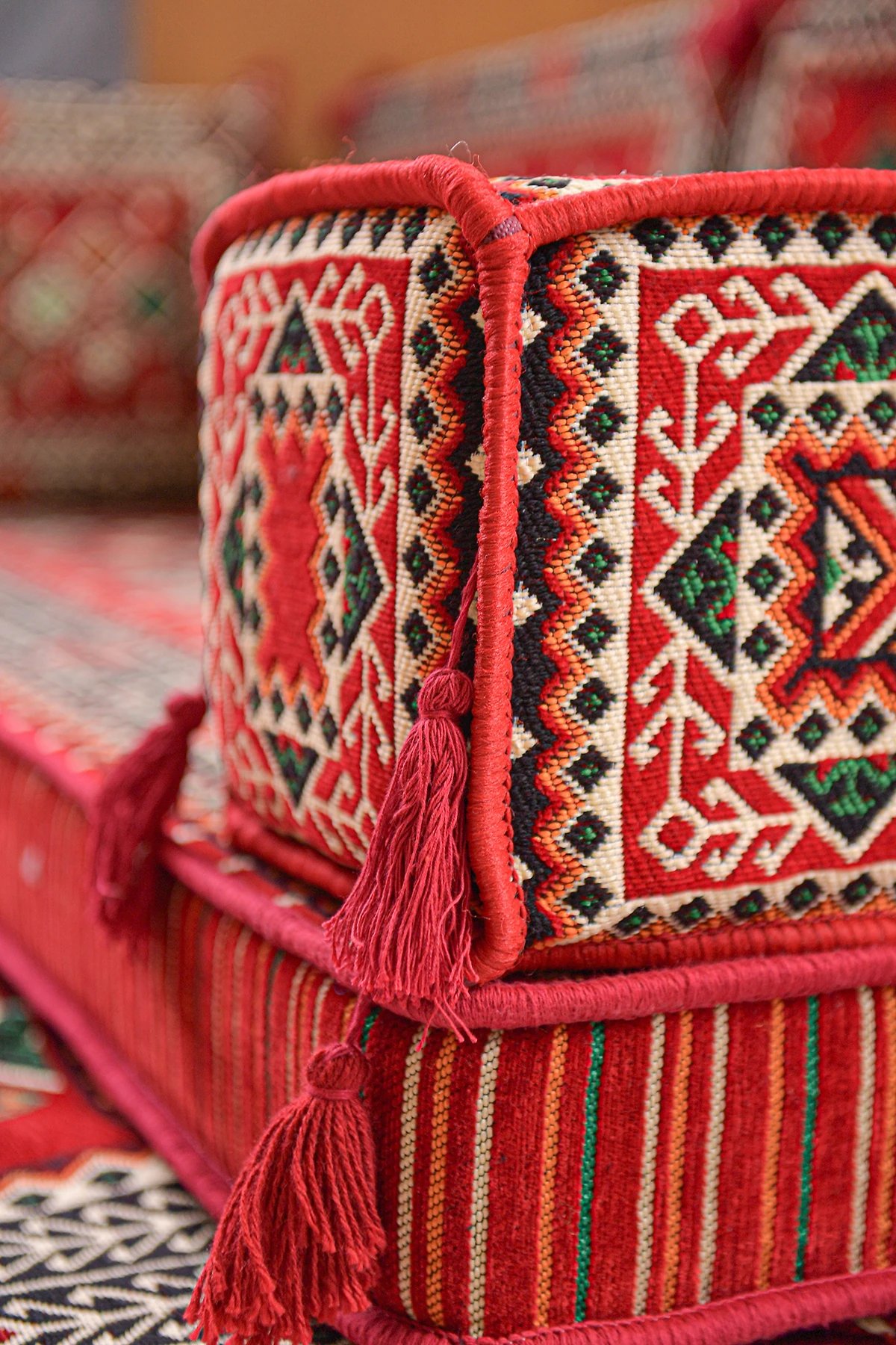 Şark Köşesi Takımı Konsepti Kırmızı Şili Modeli Koltuk Takımı Sünger Dahil (15 Parça)