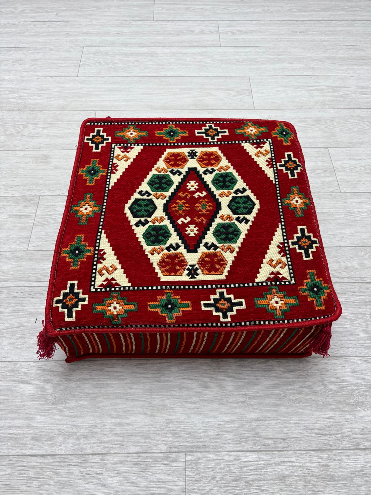 Yörük Kırmızı Modeli Çökmeyen Süngerli Şark Köşesi Orta Sehpa (60 x 60 x 20 cm)