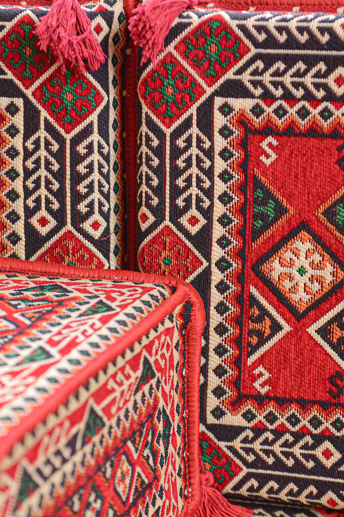 Şark Köşesi Takımı Konsepti Kırmızı Şili Modeli Koltuk Takımı Sünger Dahil (18 Parça)