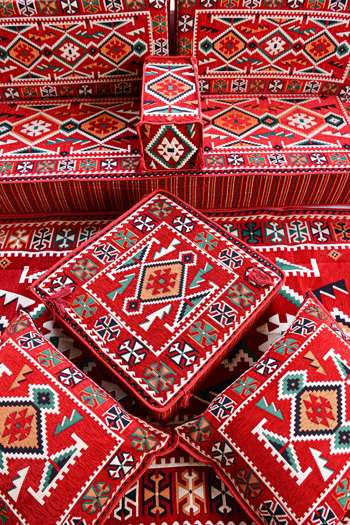 Şark Köşesi Takımı Kırmızı Anadolu Modeli 18 Parça (20 CM MİNDER KALINLIĞI)