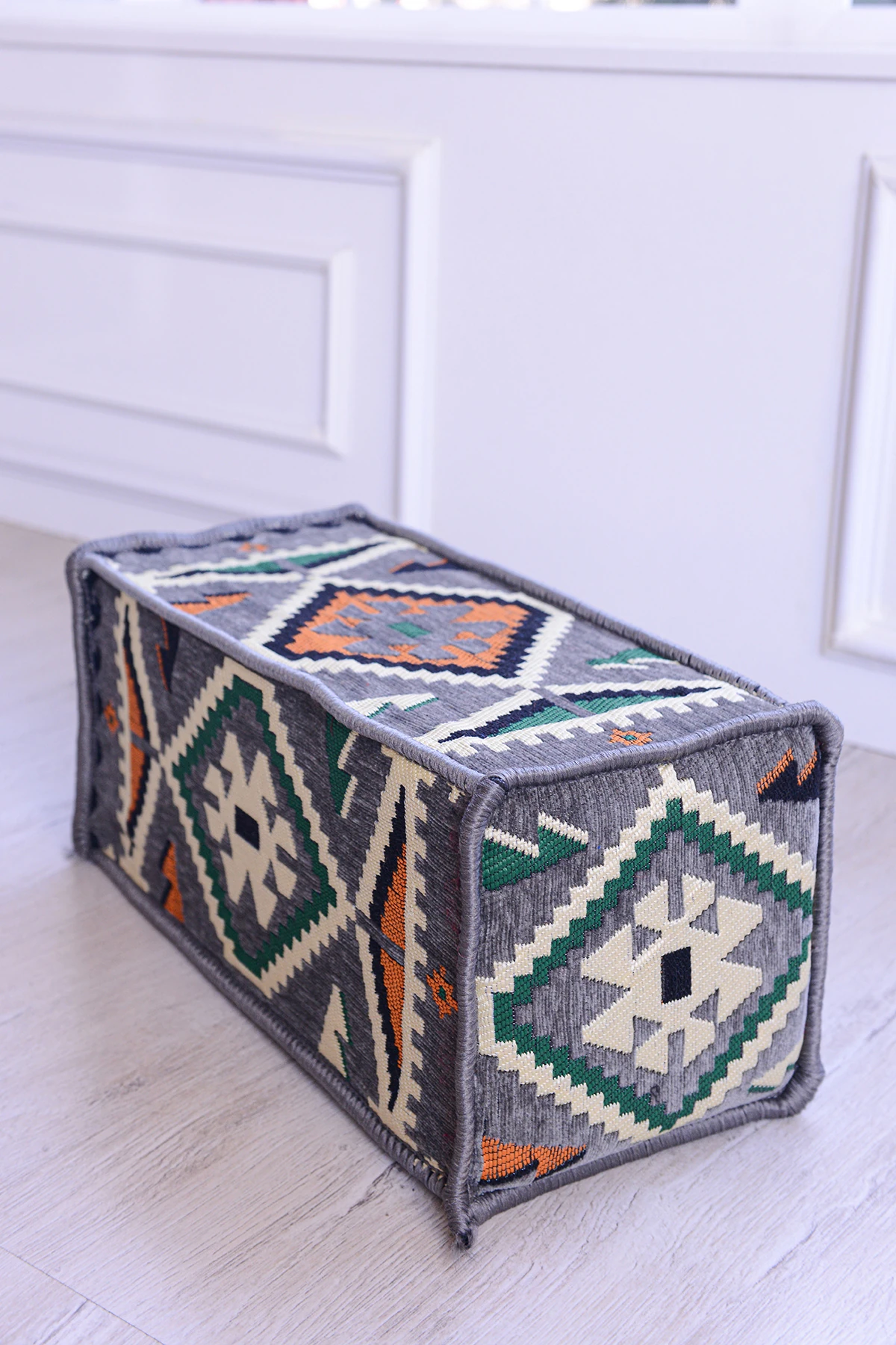 Şark Köşesi Takımı Kol Dayama Minderi Gri Anadolu Kırmızı Modeli (22 x 22 x 50 cm)