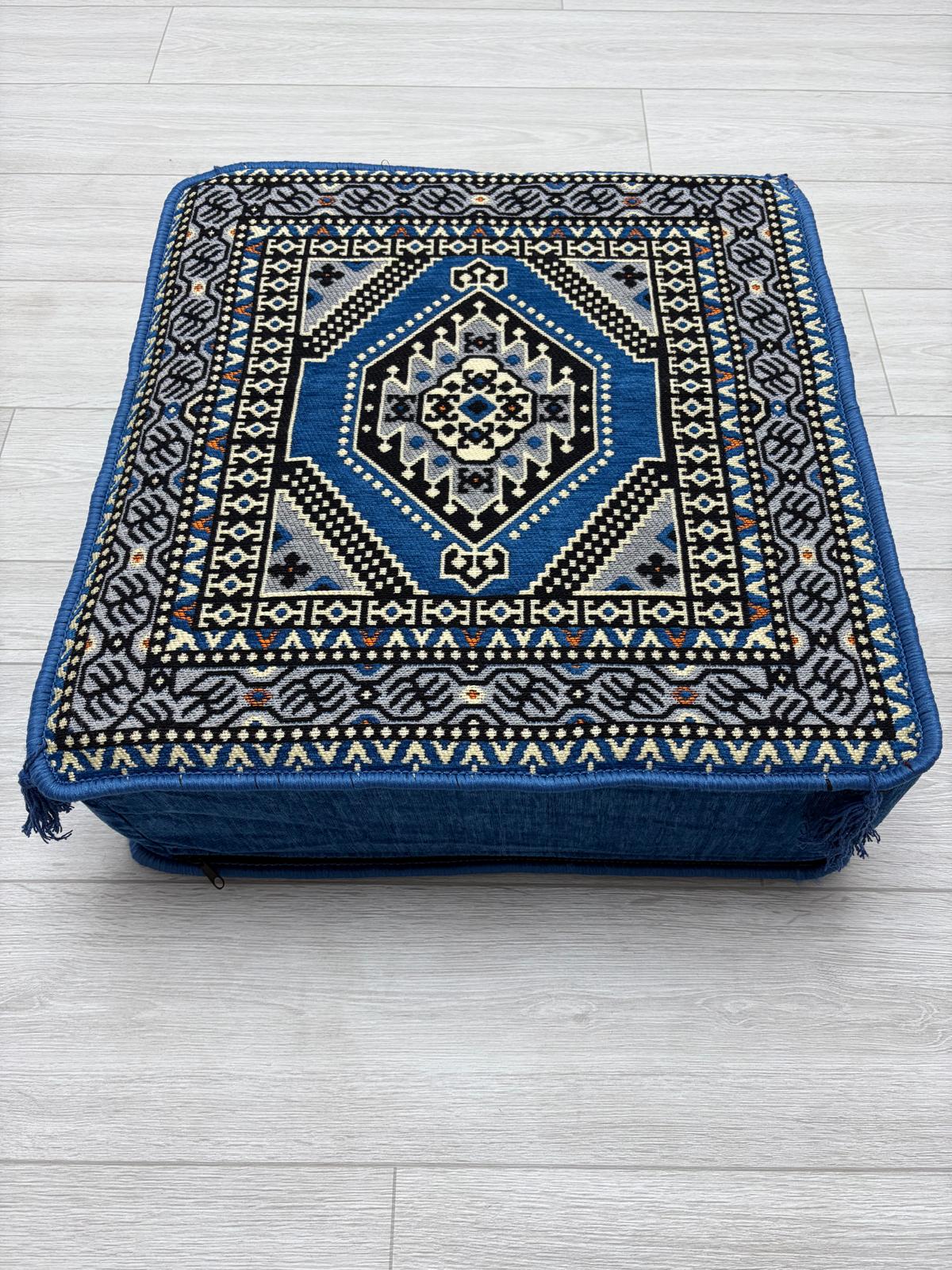 Mavi Yahyalı Modeli Çökmeyen Süngerli Şark Köşesi Orta Sehpa (60 x 60 x 20 cm)