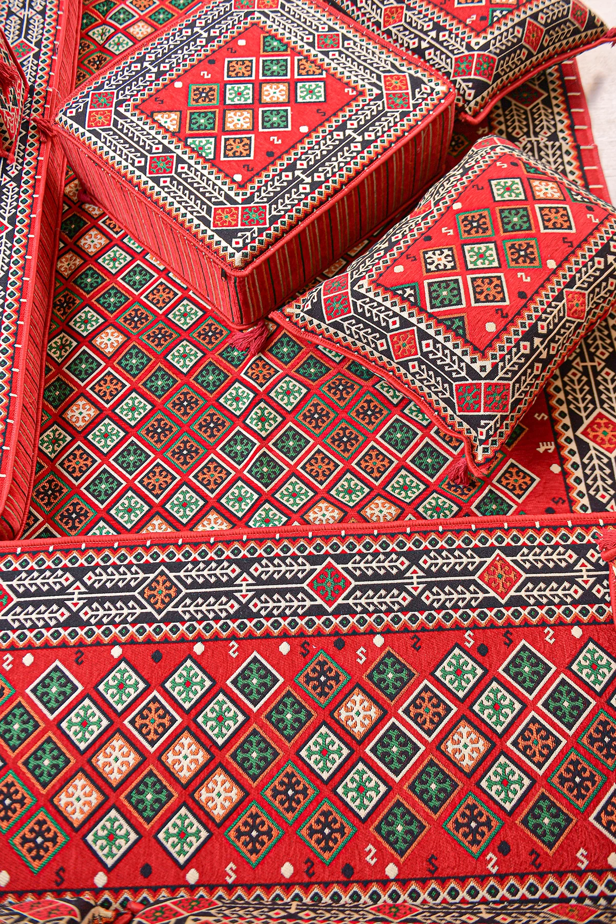 Şark Köşesi Takımı Konsepti Kırmızı Şili Modeli Koltuk Takımı Sünger Dahil (18 Parça)