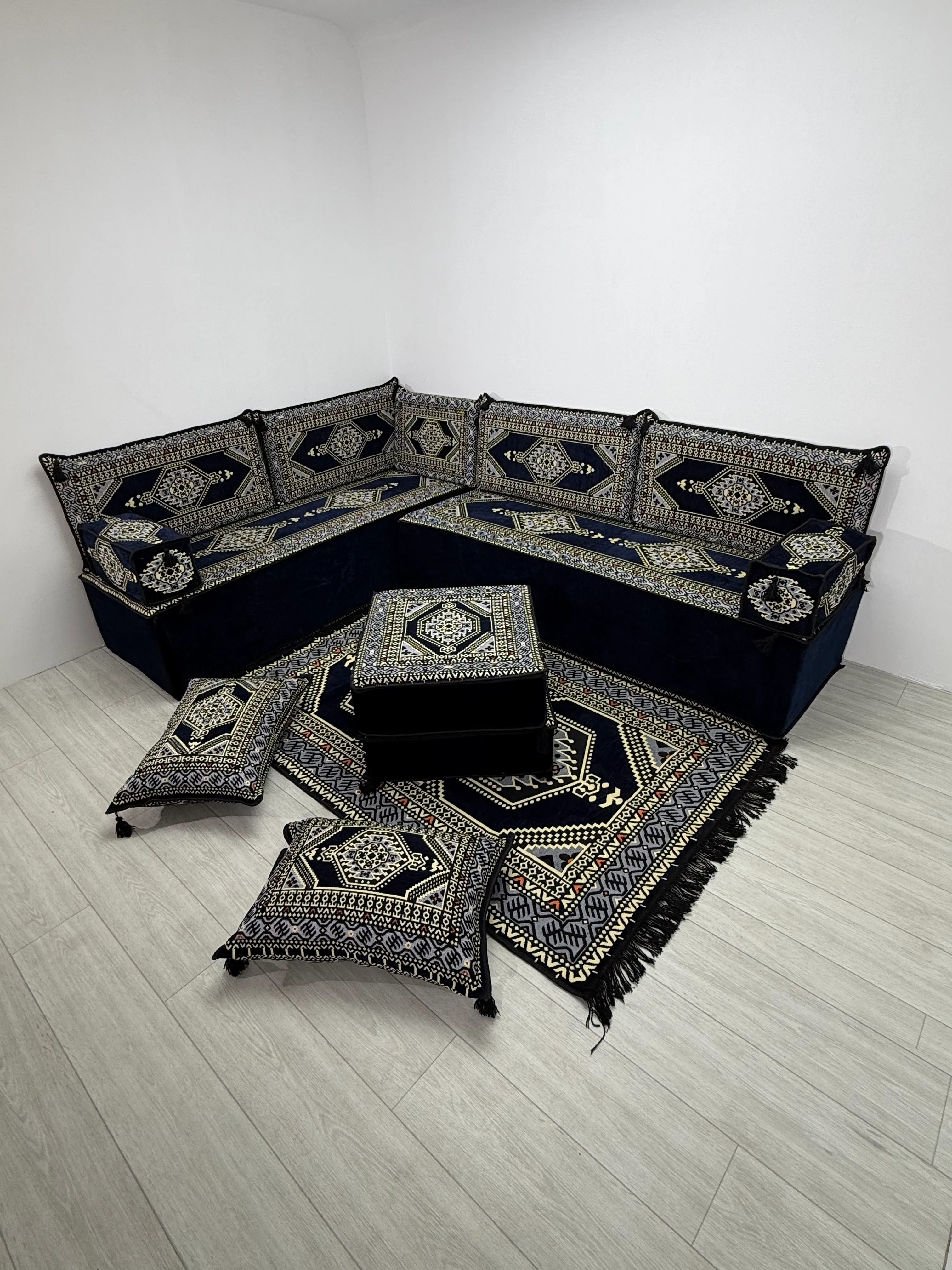 40 cm Kalın Süngerli Lacivert Yahyalı Motifli Şark Köşesi - Kilim Desenli L Yer Minderi ve Halı Seti
