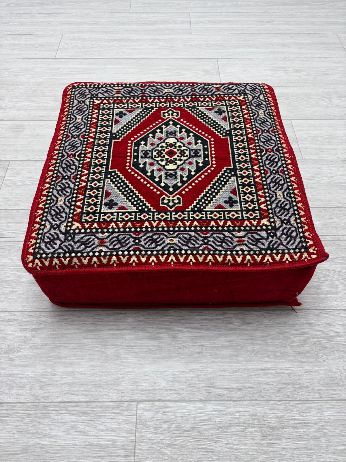 Kırmızı Yahyalı Modeli Çökmeyen Süngerli Şark Köşesi Orta Sehpa (60 x 60 x 20 cm)