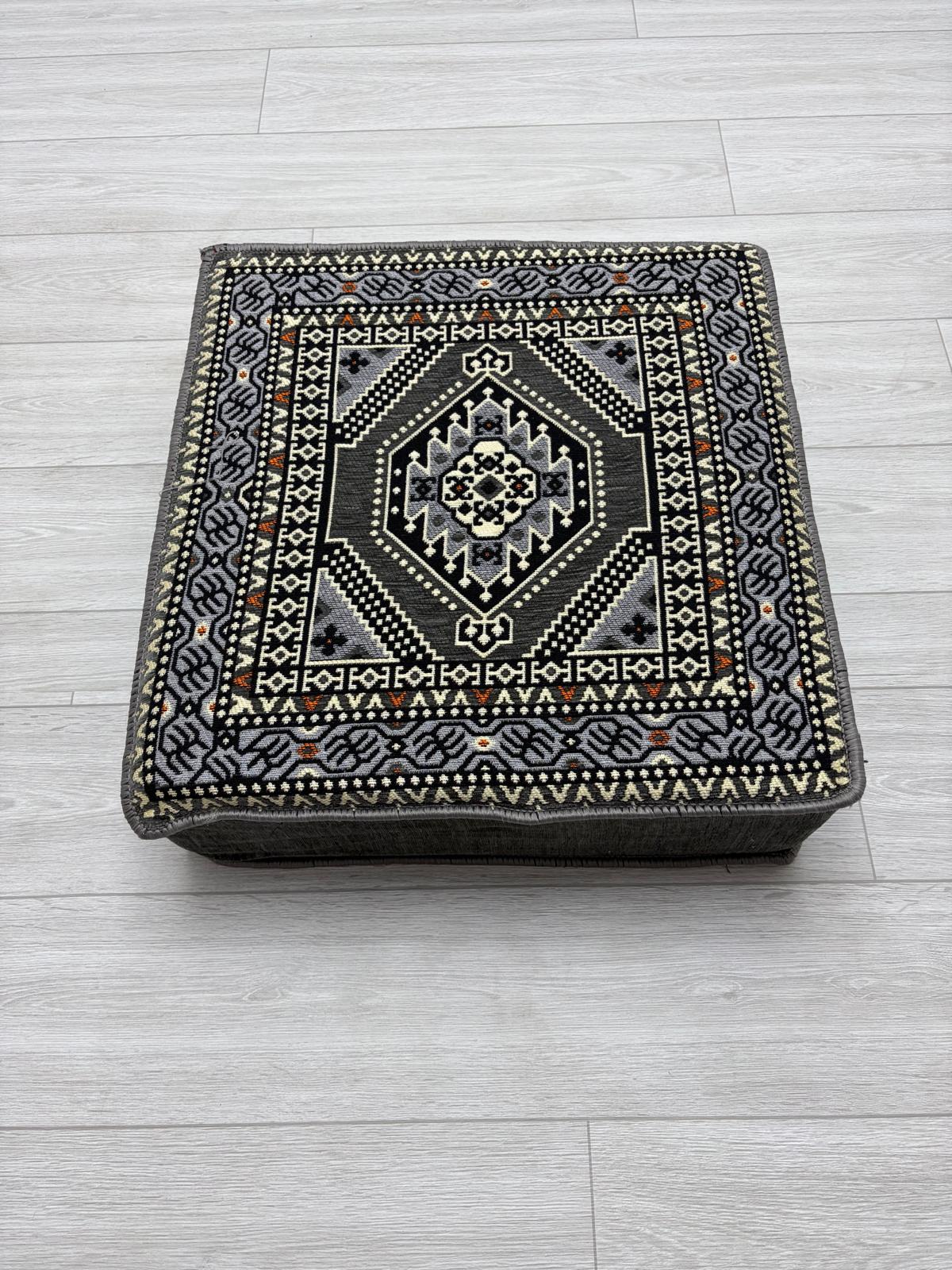 Gri Yahyalı Modeli Çökmeyen Süngerli Şark Köşesi Orta Sehpa (60 x 60 x 20 cm)