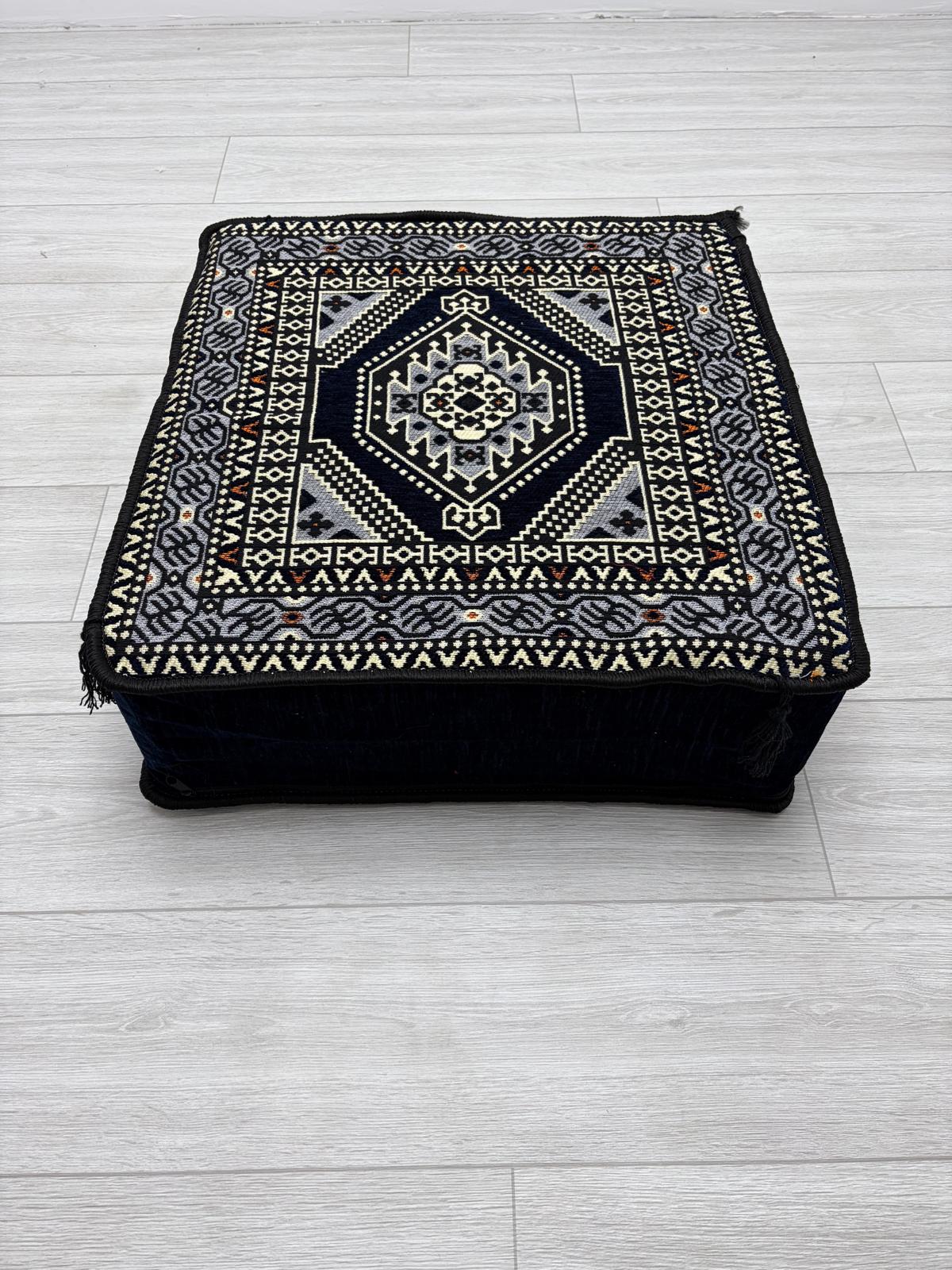 Lacivert Yahyalı Modeli Çökmeyen Süngerli Şark Köşesi Orta Sehpa (60 x 60 x 20 cm)