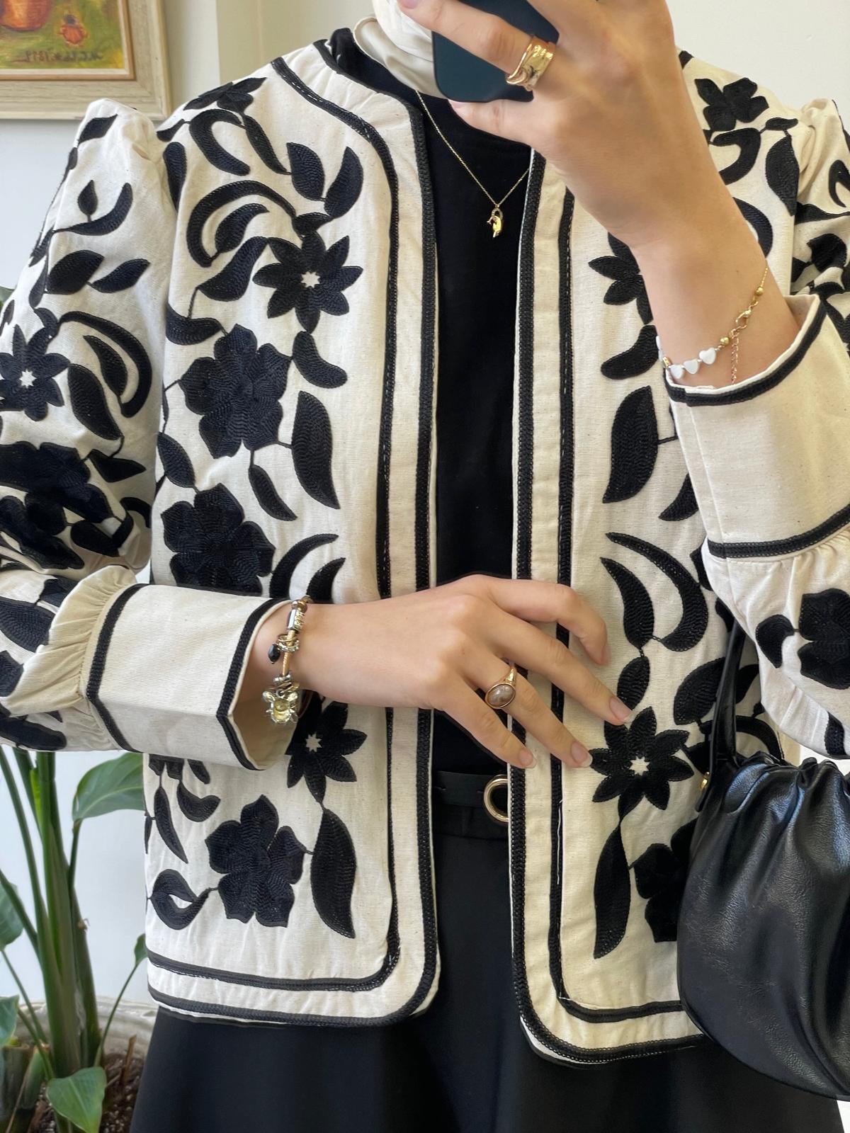 Çiçek İşlemeli Ceket