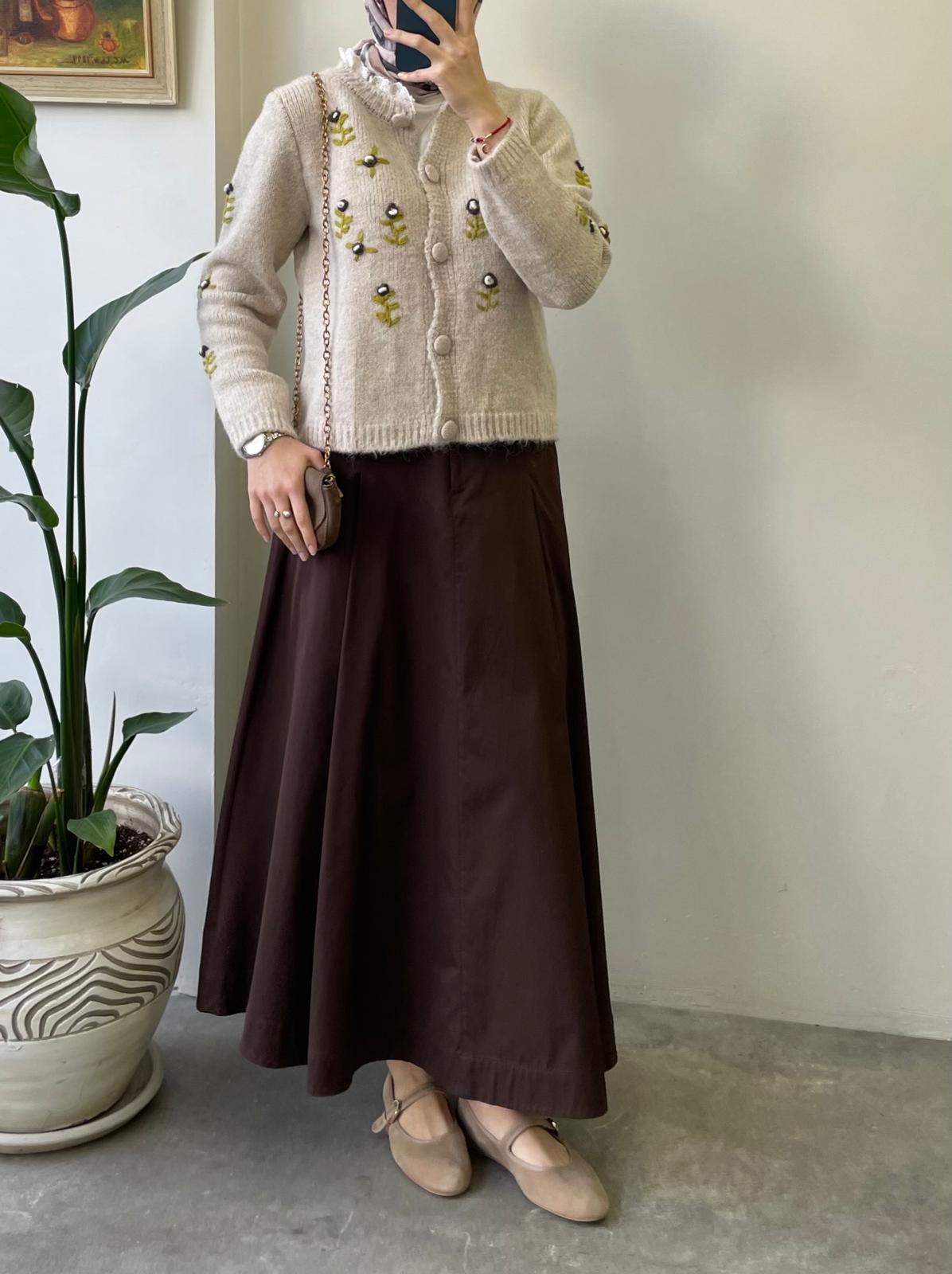 Çiçek İşlemeli Yün Hırka