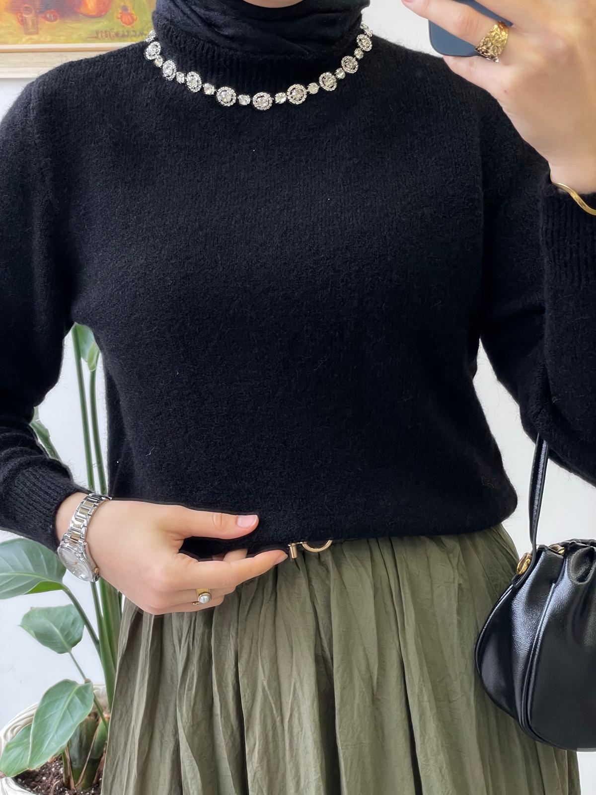 Kolye Aksesuarlı Kazak