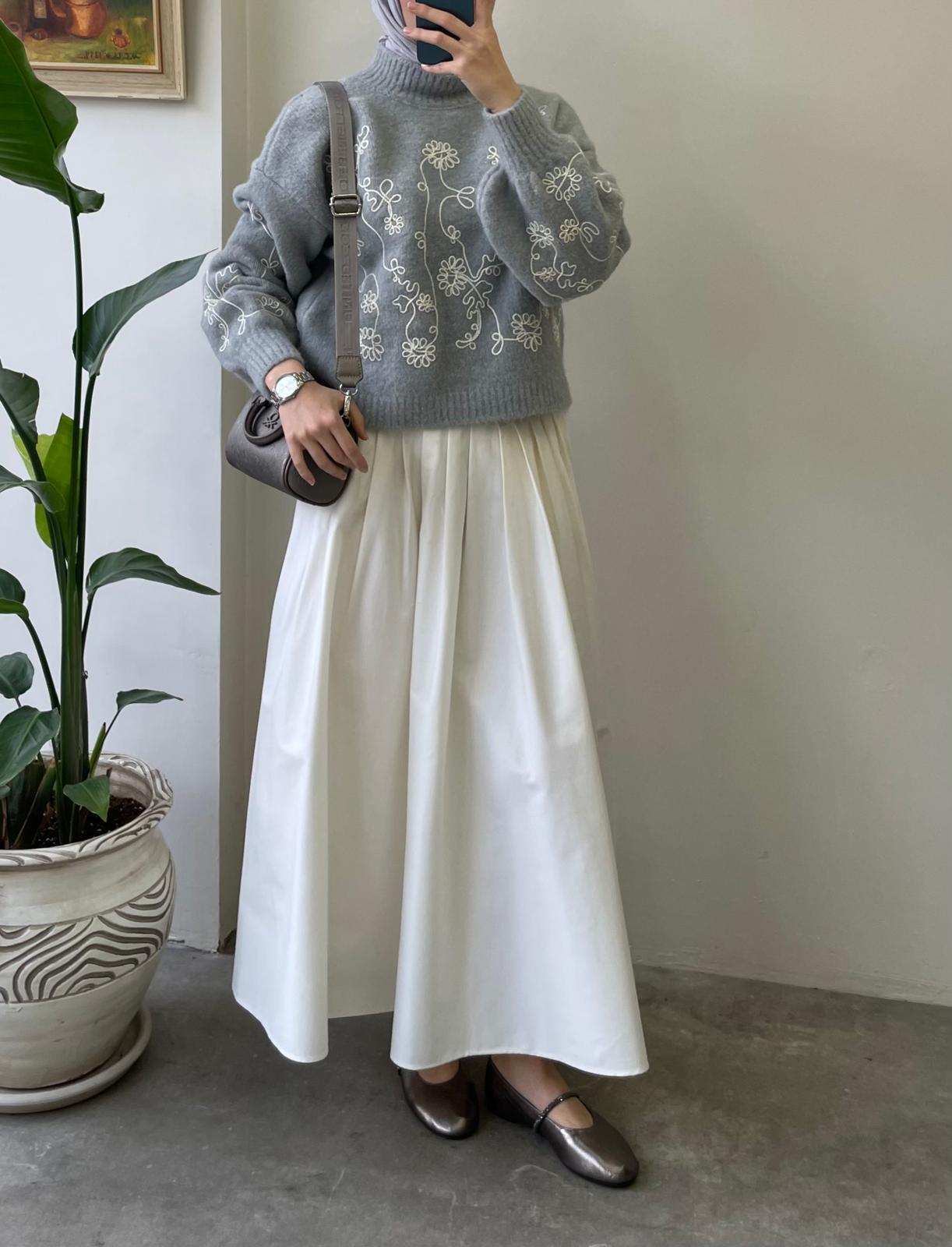 Nakış İşlemeli Yün Kazak