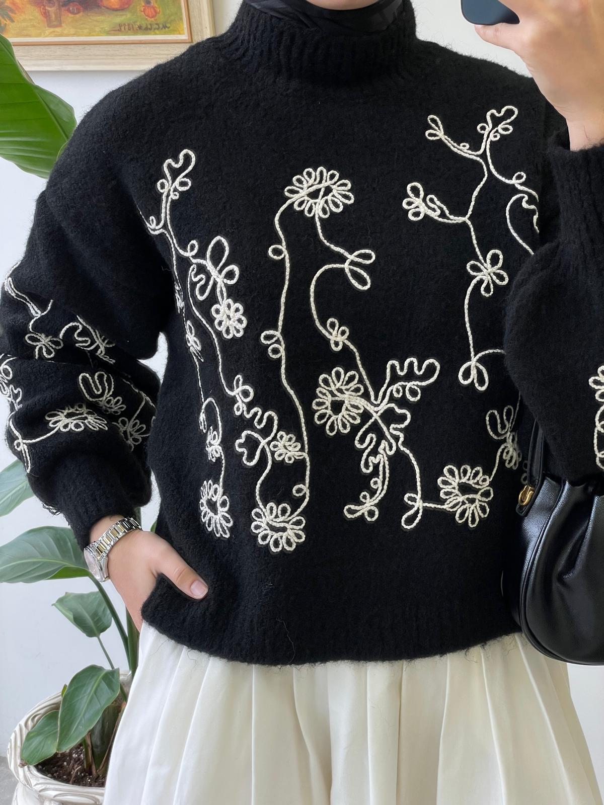 Nakış İşlemeli Yün Kazak - siyah