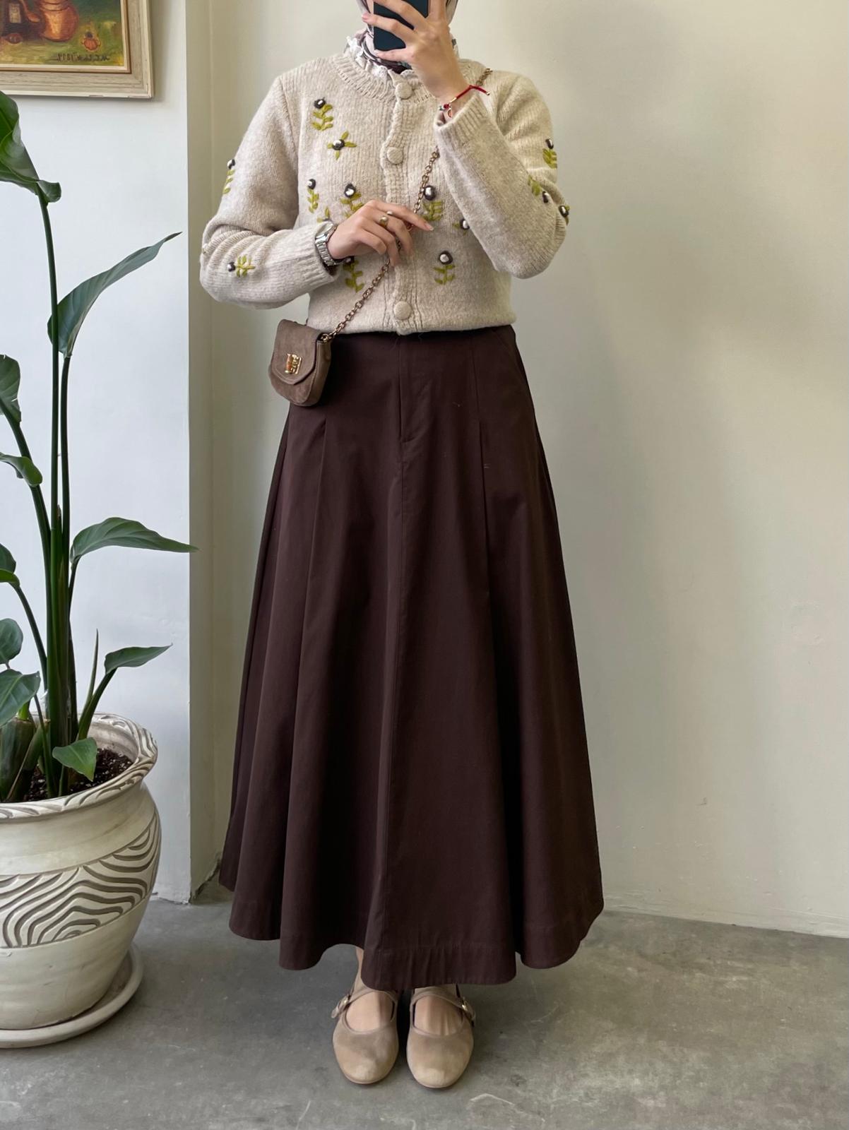 Çiçek İşlemeli Yün Hırka