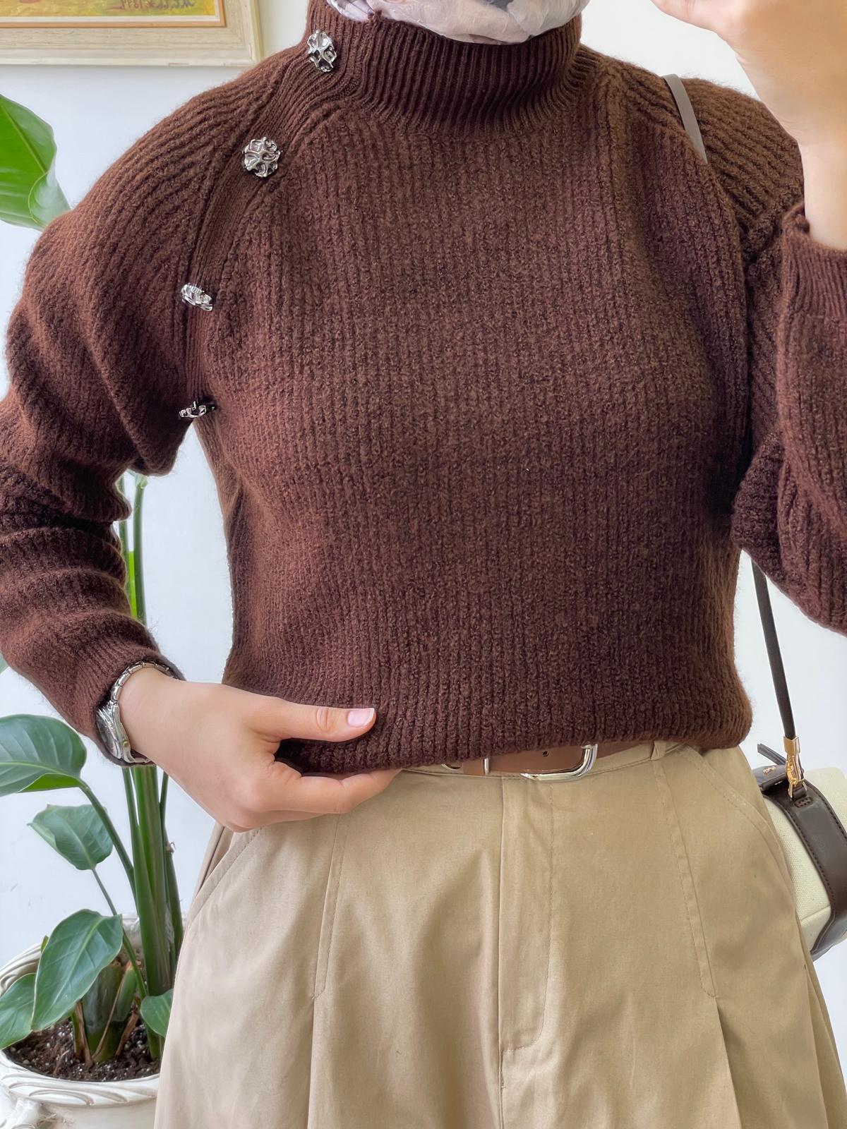 Düğme Detaylı Kazak