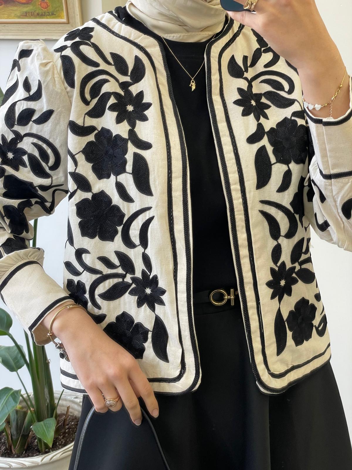 Çiçek İşlemeli Ceket
