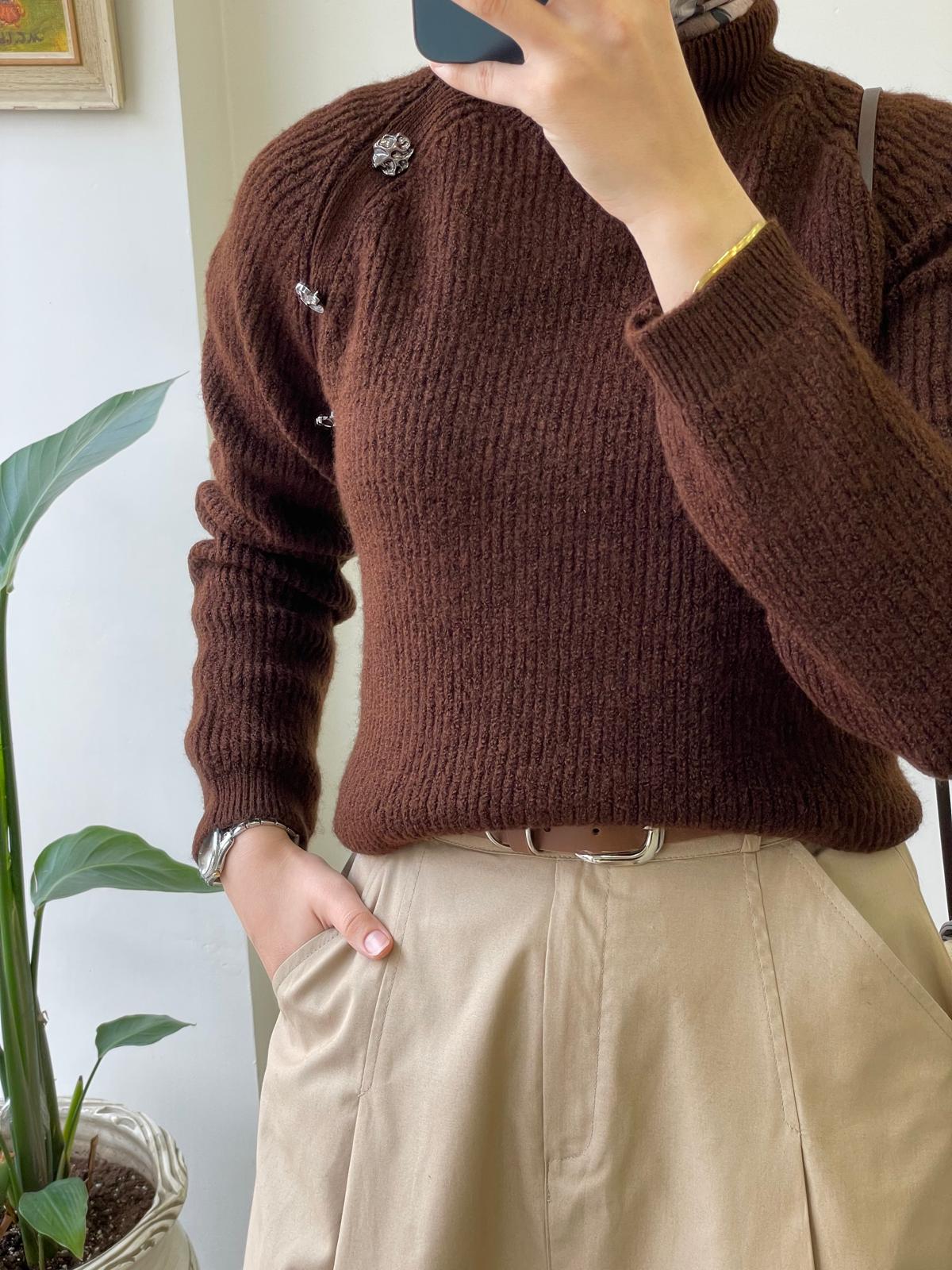 Düğme Detaylı Kazak