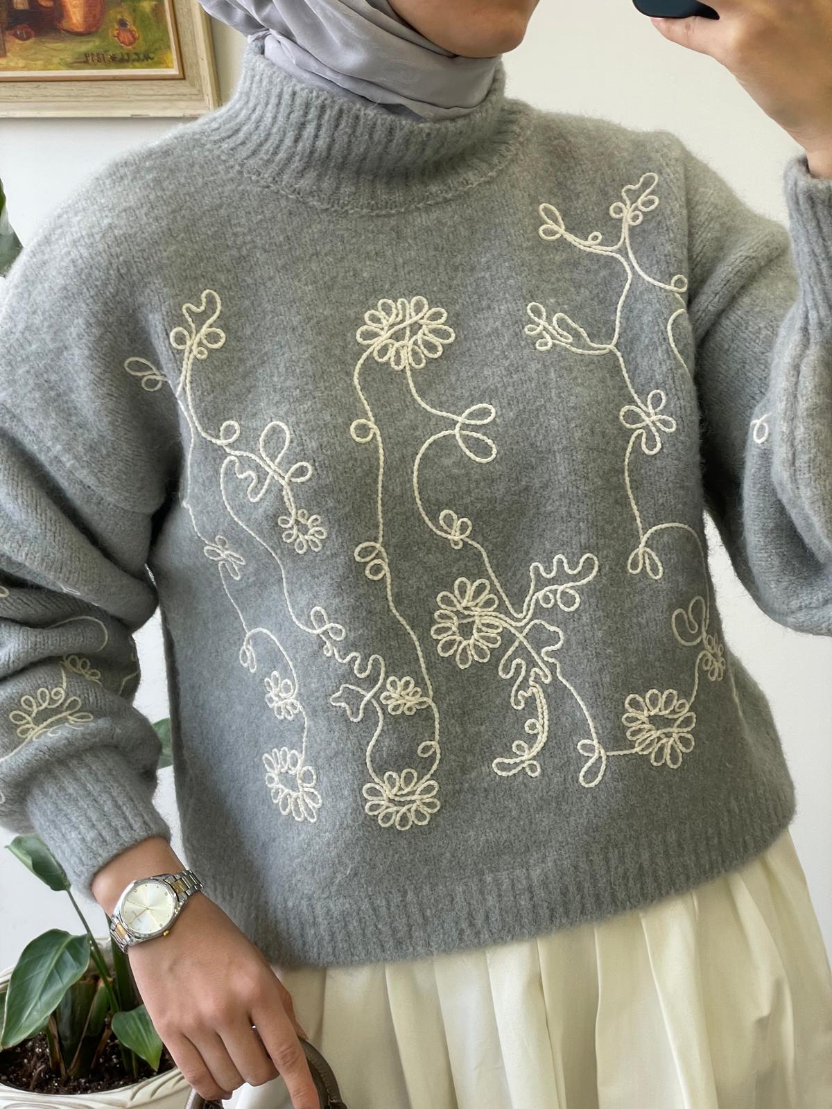 Nakış İşlemeli Yün Kazak