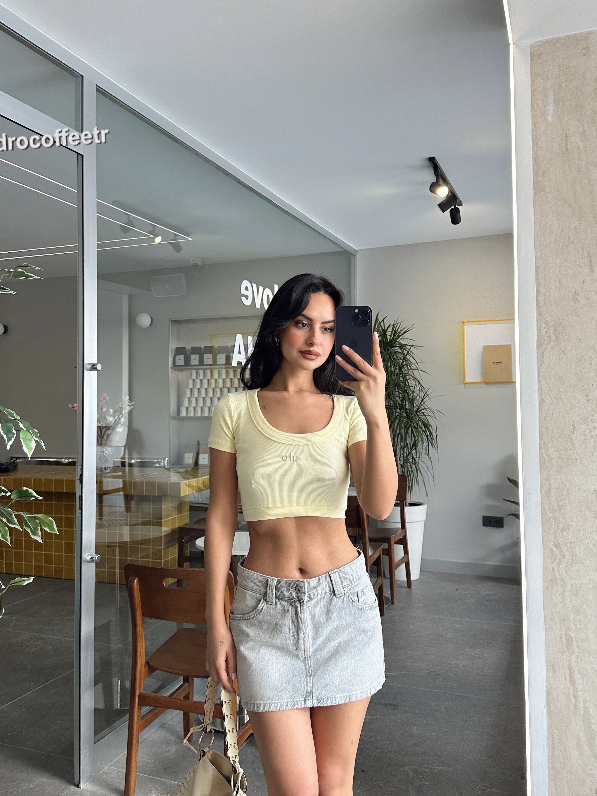 Geniş Yaka Baskılı Crop
