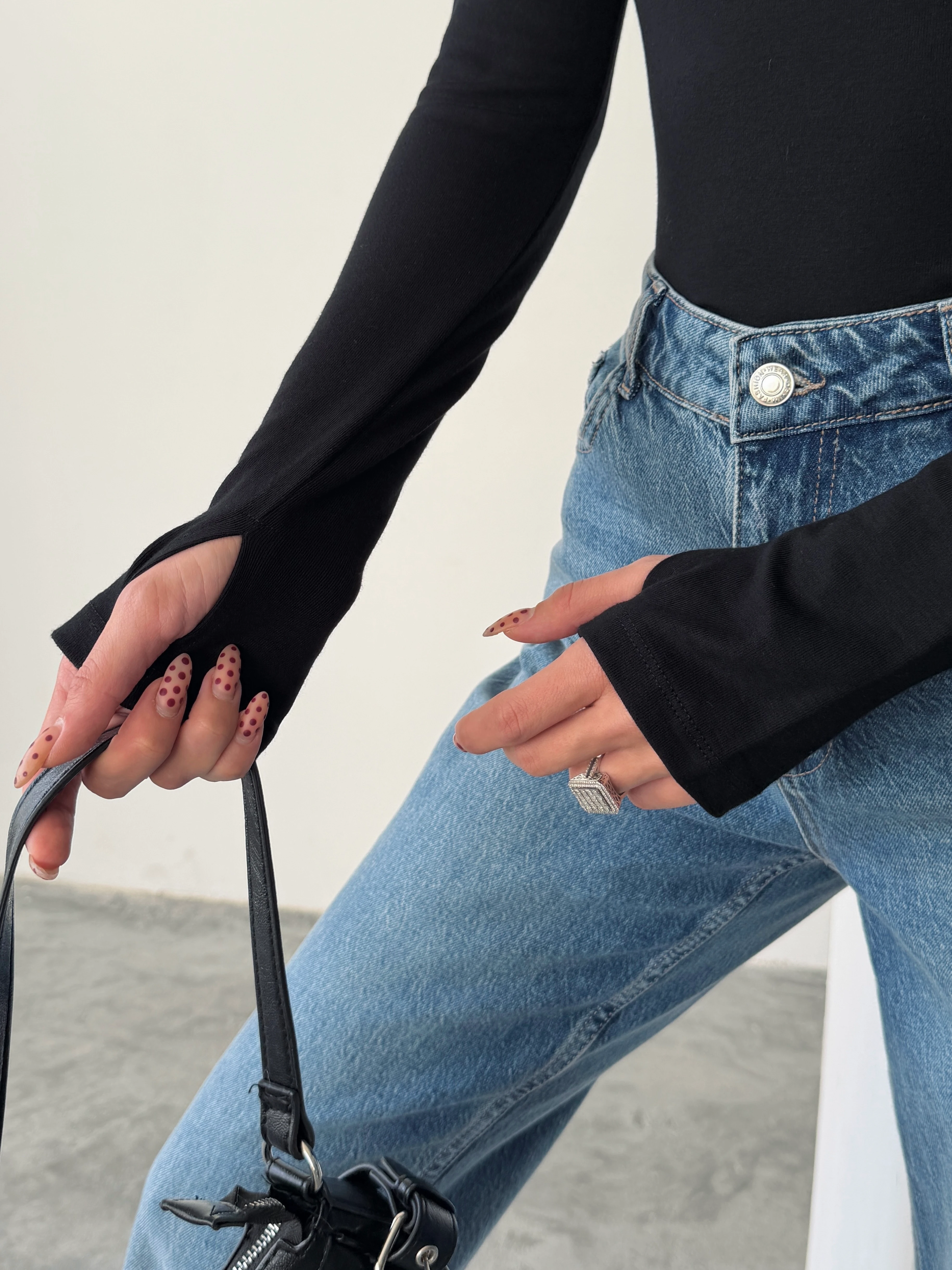 Parmak Geçirmeli Bluz - Black