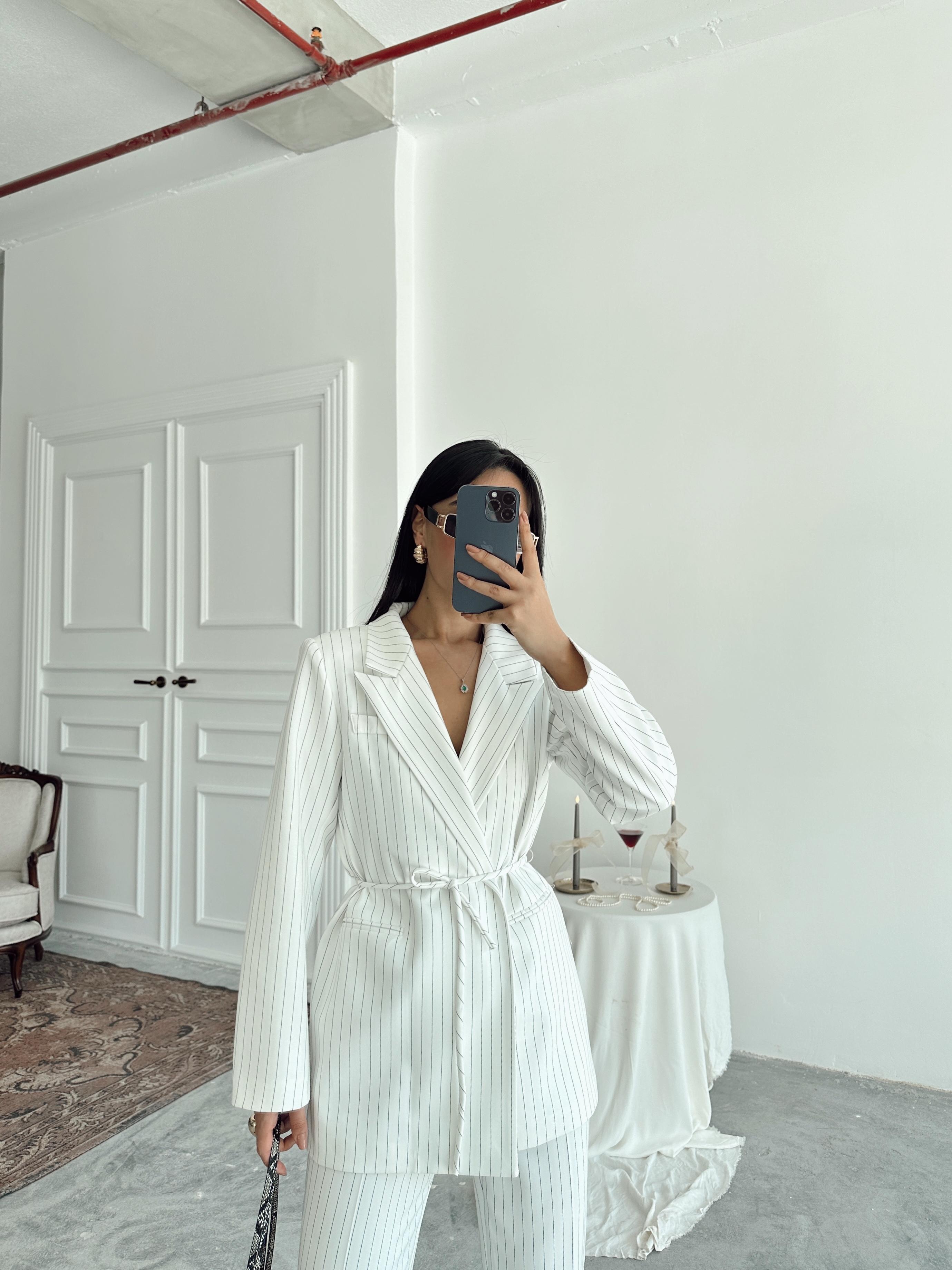 Bel Bağlama Line Blazer Ceket - Beyaz