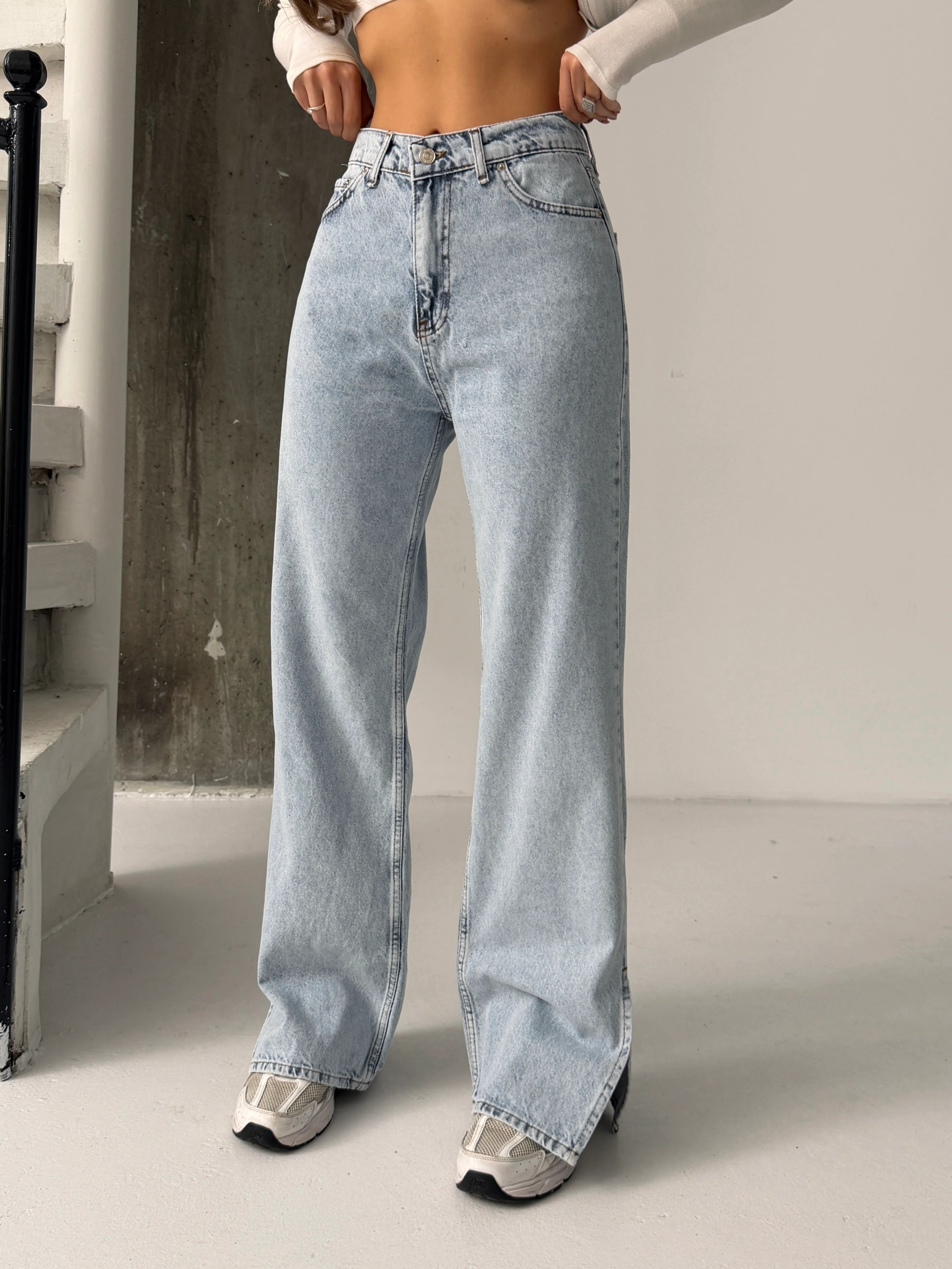 Paçası Yırtmaçlı Jean 