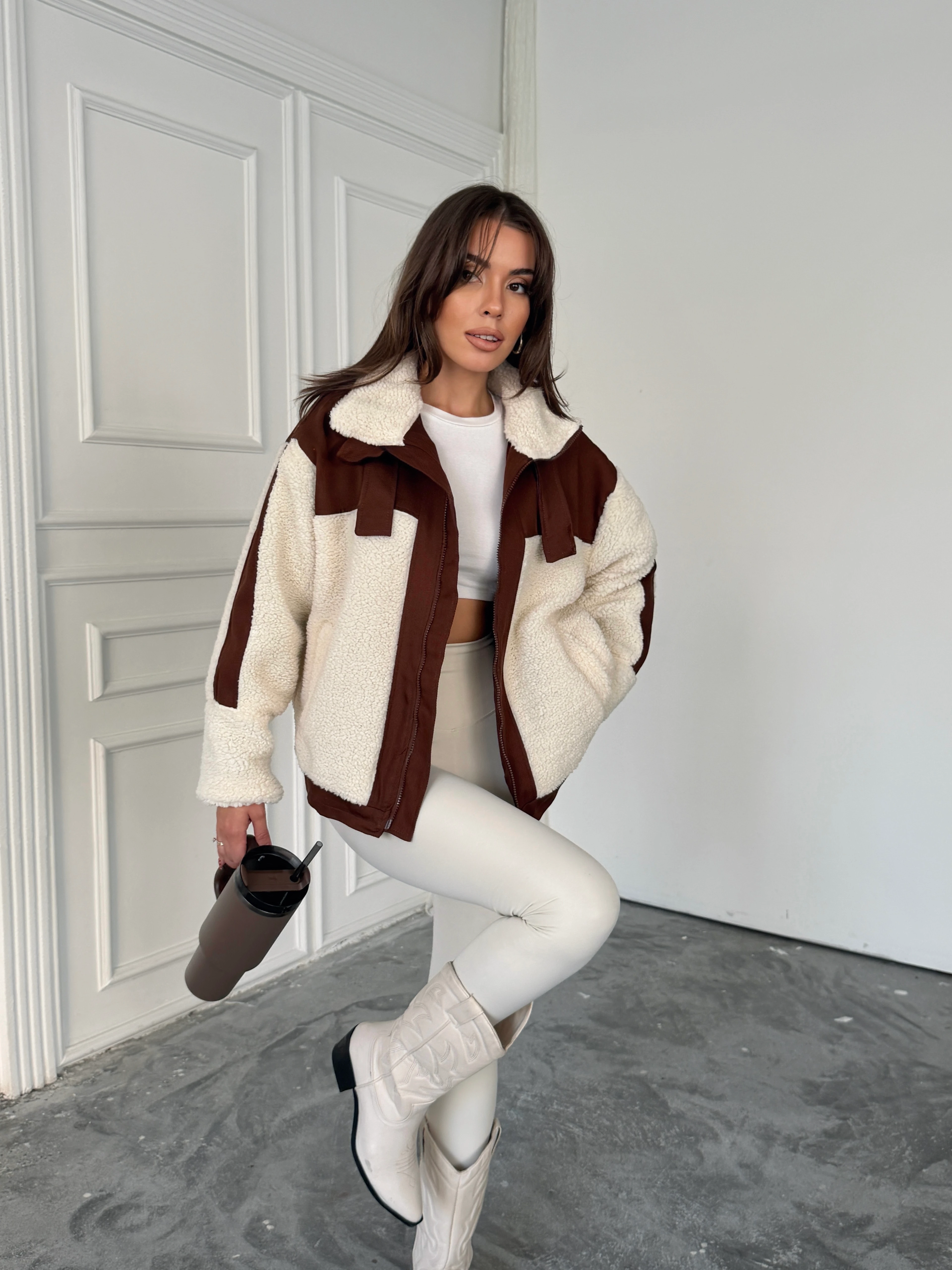 Boynu Kemer Detay Peluş Mont - Kahve